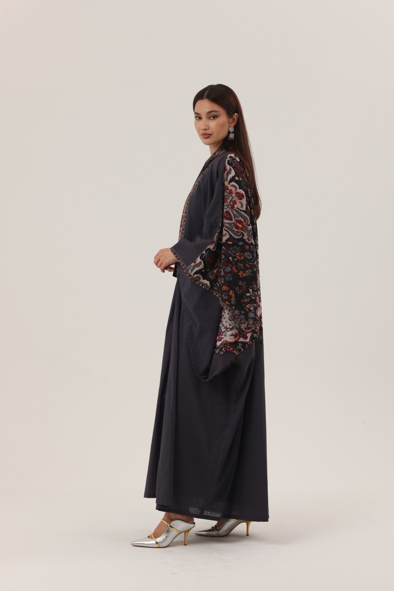 RE26 - J07 ABAYA SET - BAIT ALDANTELLE - MIRA Y MANO