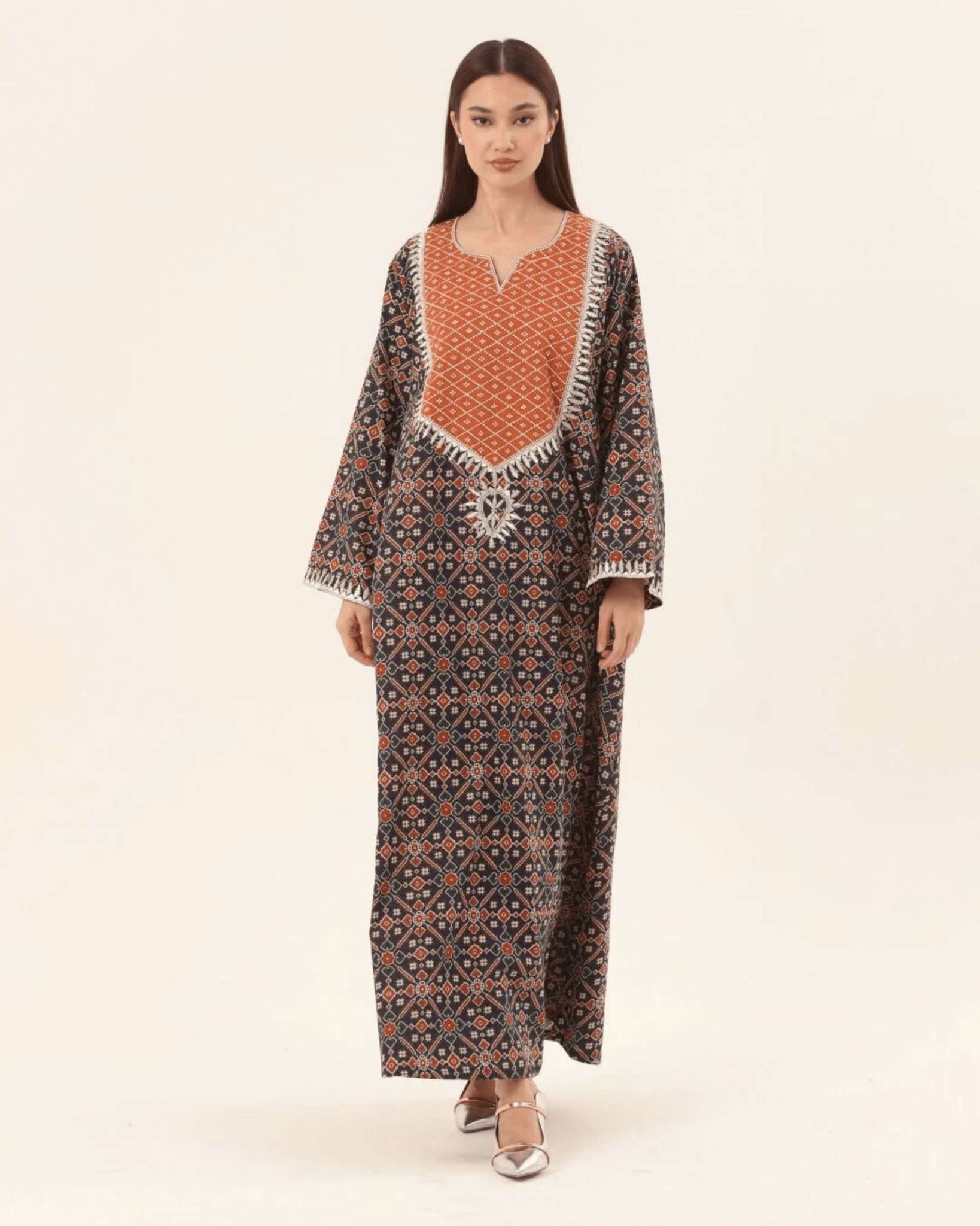 RE26 - J13 - BK KAFTAN - BAIT ALDANTELLE - MIRA Y MANO