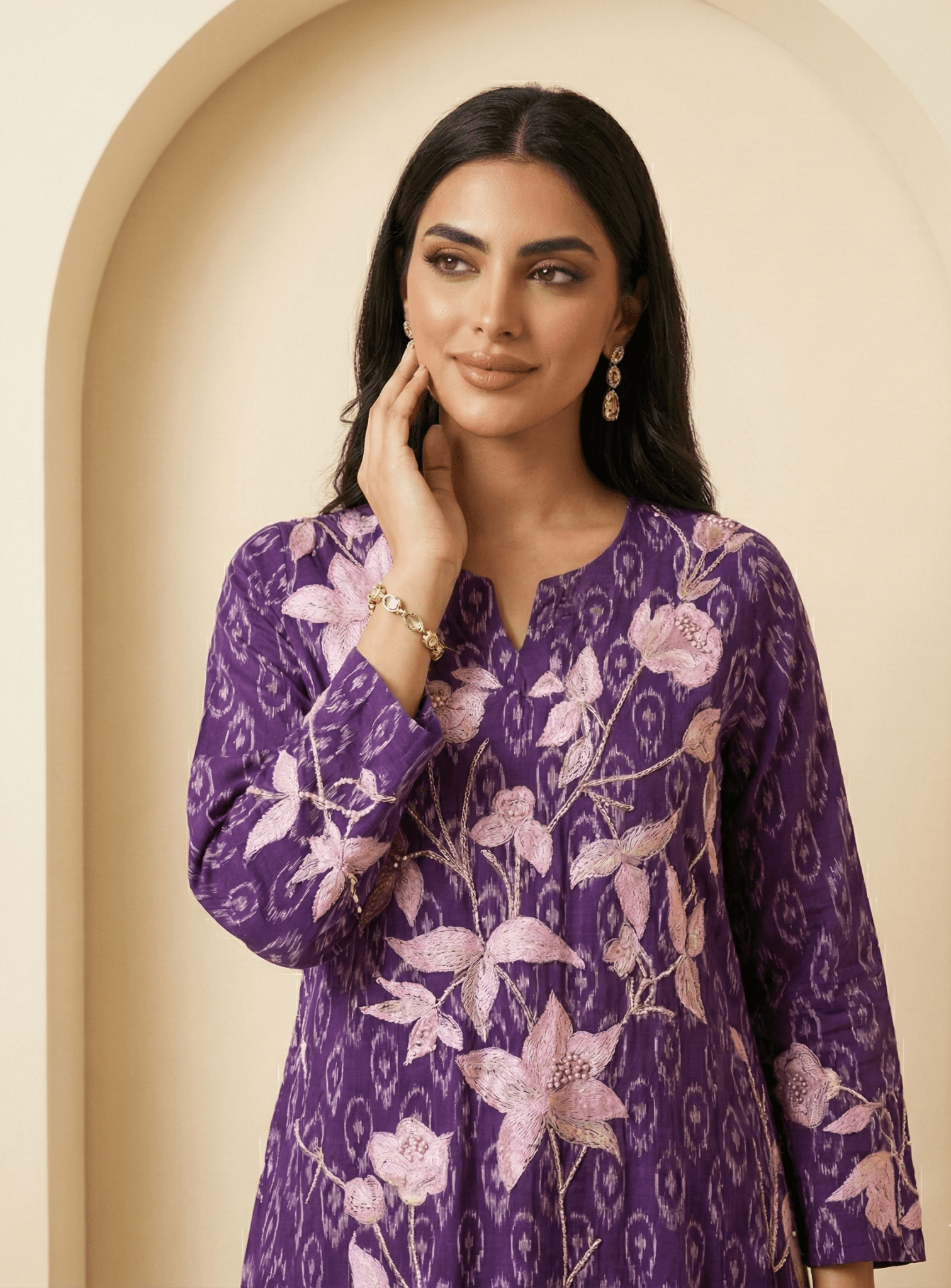 709 - SB - I17A JALABIAH - BEENAS - MIRA Y MANO