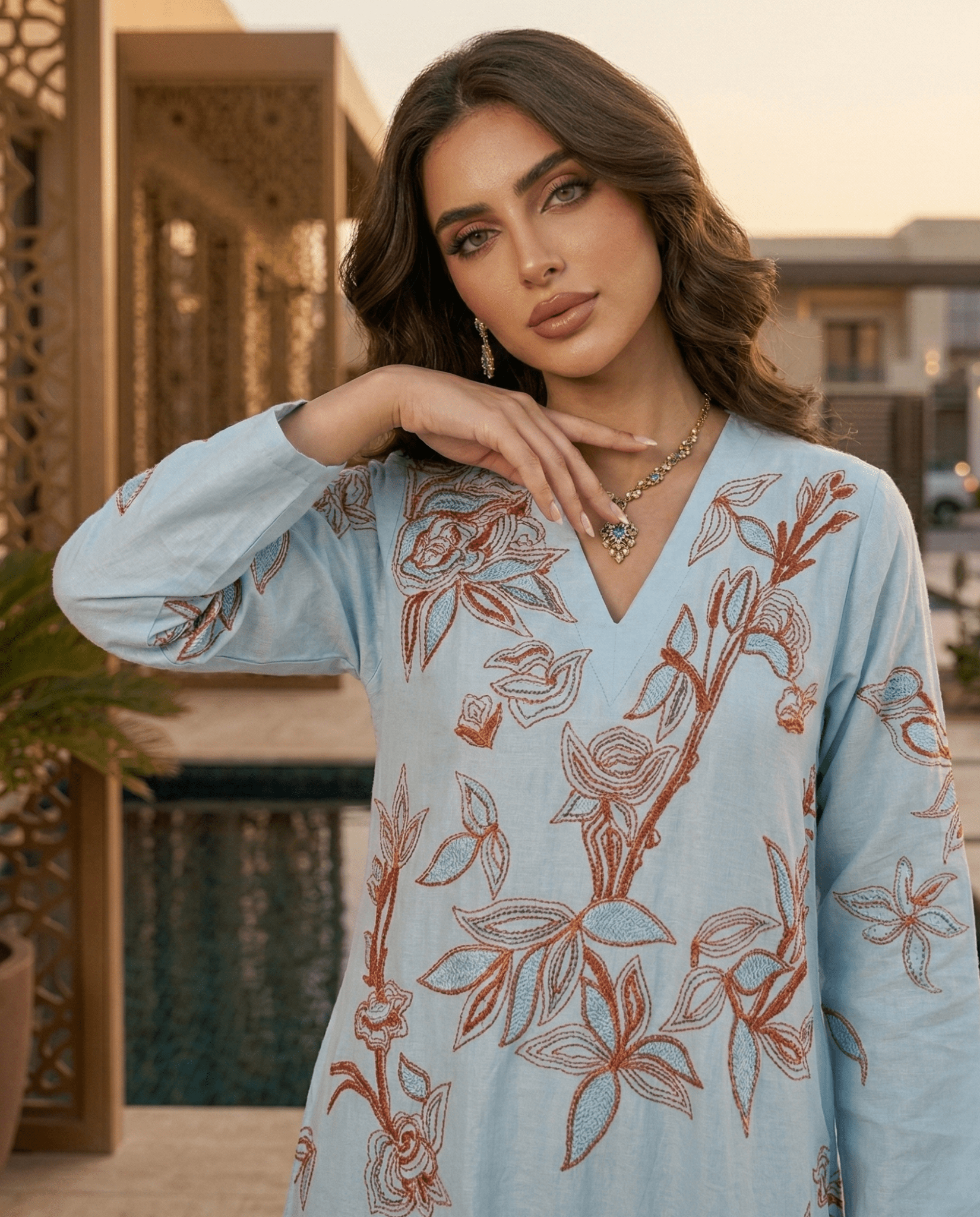 SB - I - 29 JALABIAH - BEENAS - MIRA Y MANO