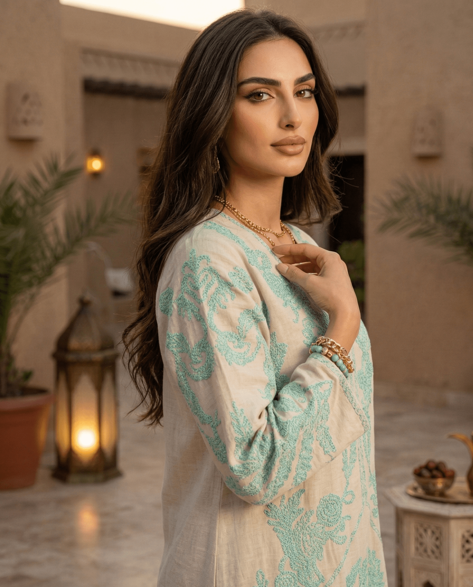 SB - I - 49 JALABIAH - BEENAS - MIRA Y MANO