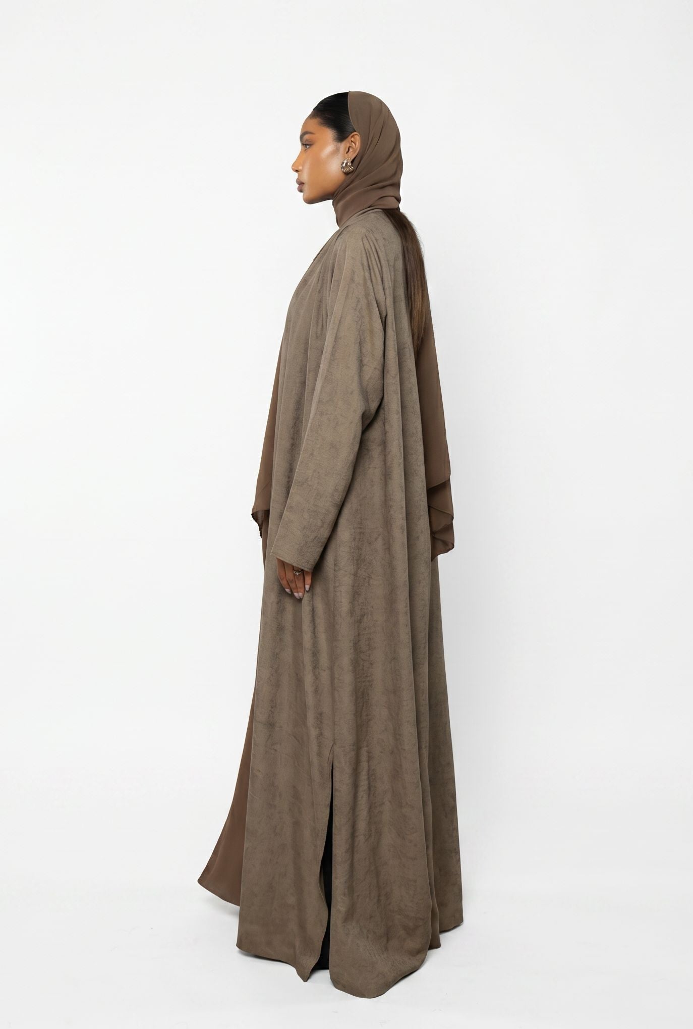 DAHILA ABAYA - BY NOUF - MIRA Y MANO