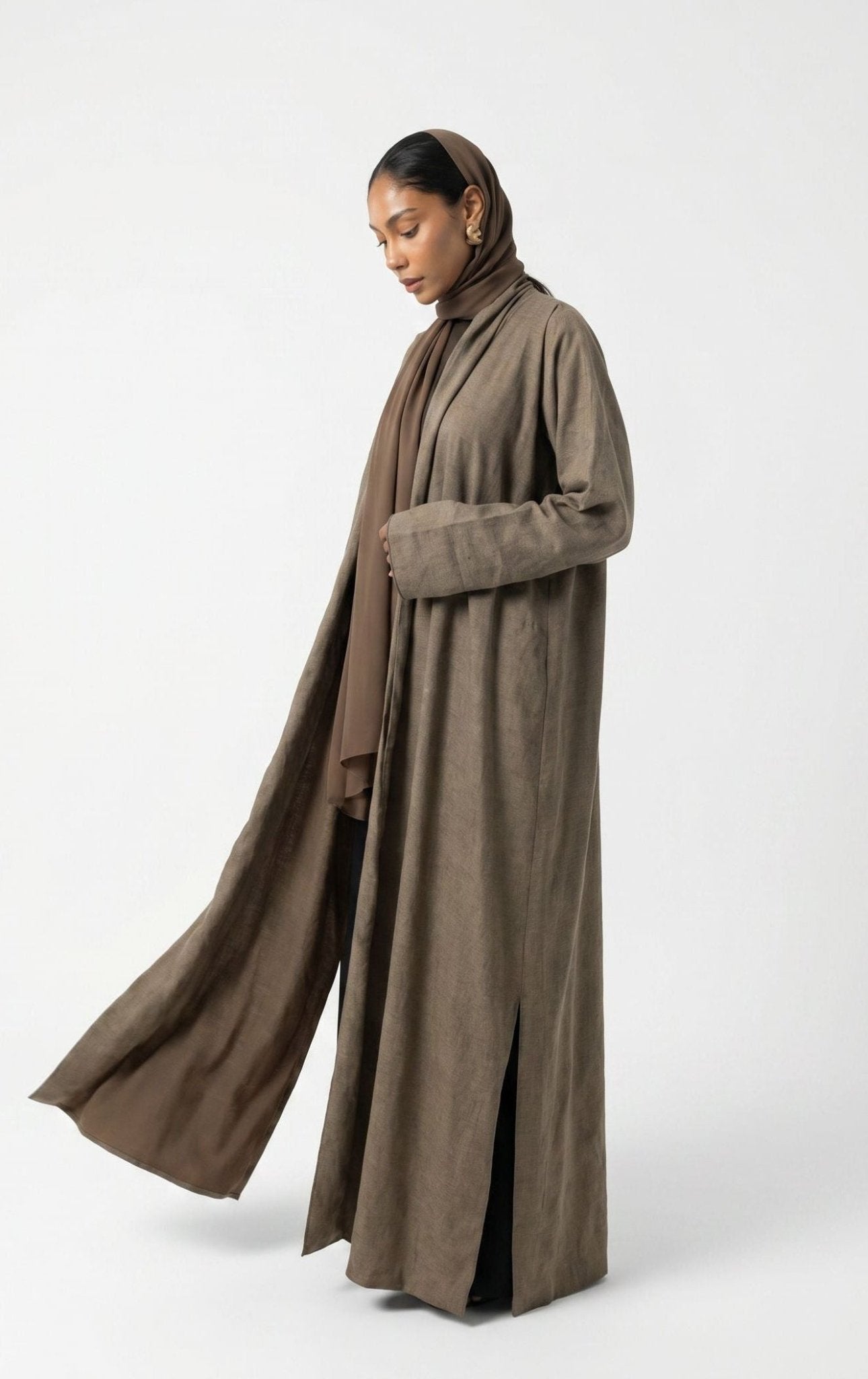 DAHILA ABAYA - BY NOUF - MIRA Y MANO