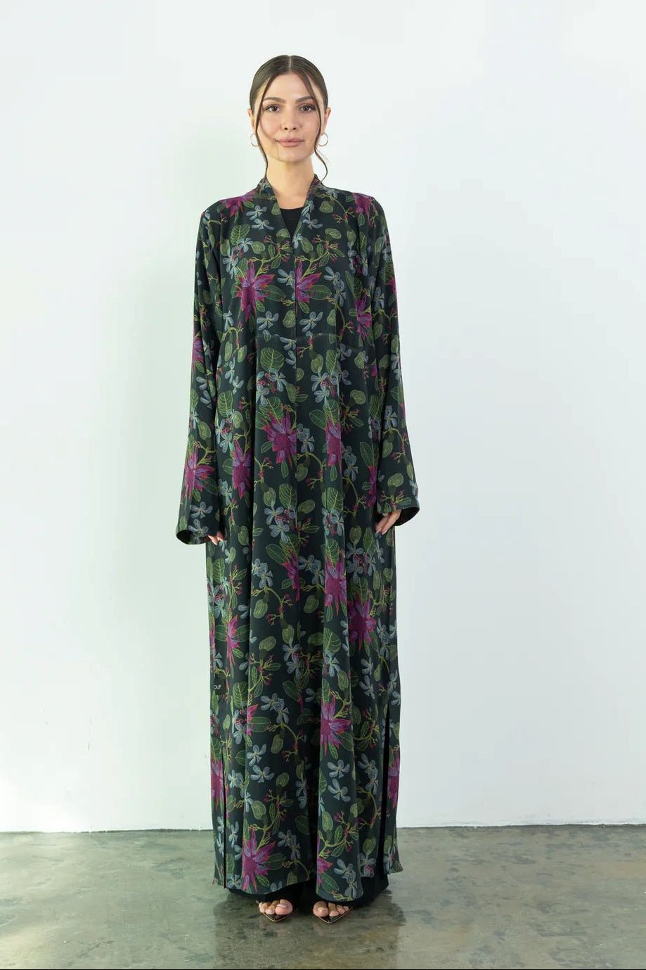 ELOWEN ABAYA - BY NOUF - MIRA Y MANO
