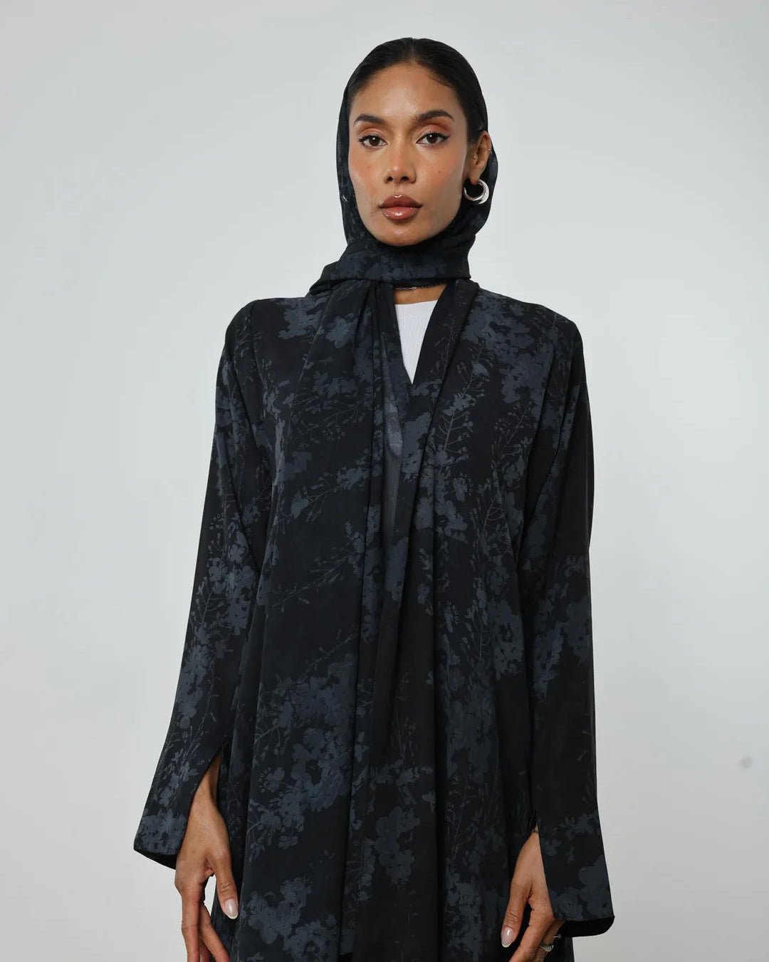 INNA ABAYA - BY NOUF - MIRA Y MANO