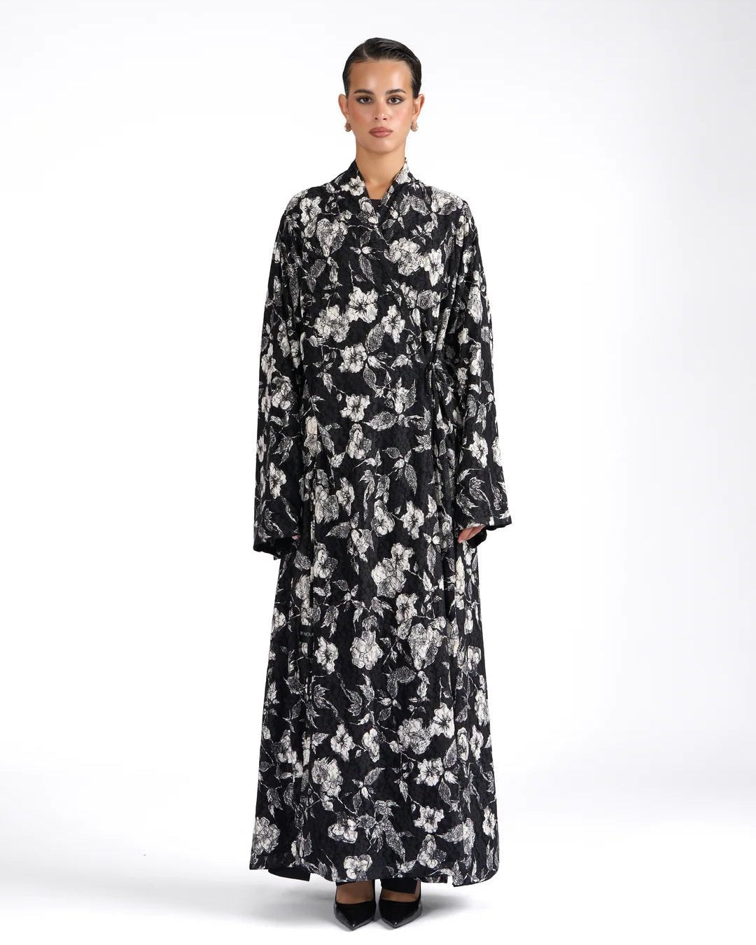 NW 2536 - Black Velvet Abaya - MIRA Y MANO
