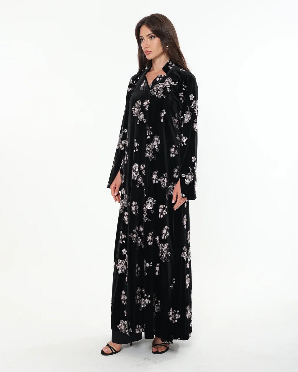 NW 2540 - Black Velvet Abaya - MIRA Y MANO