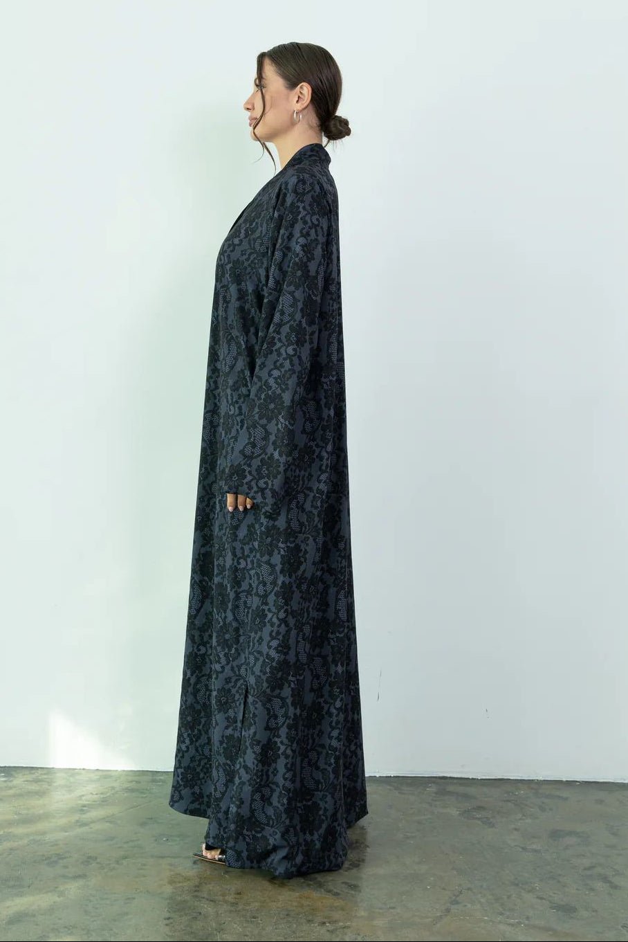 VELVET ROSE ABAYA - BY NOUF - MIRA Y MANO