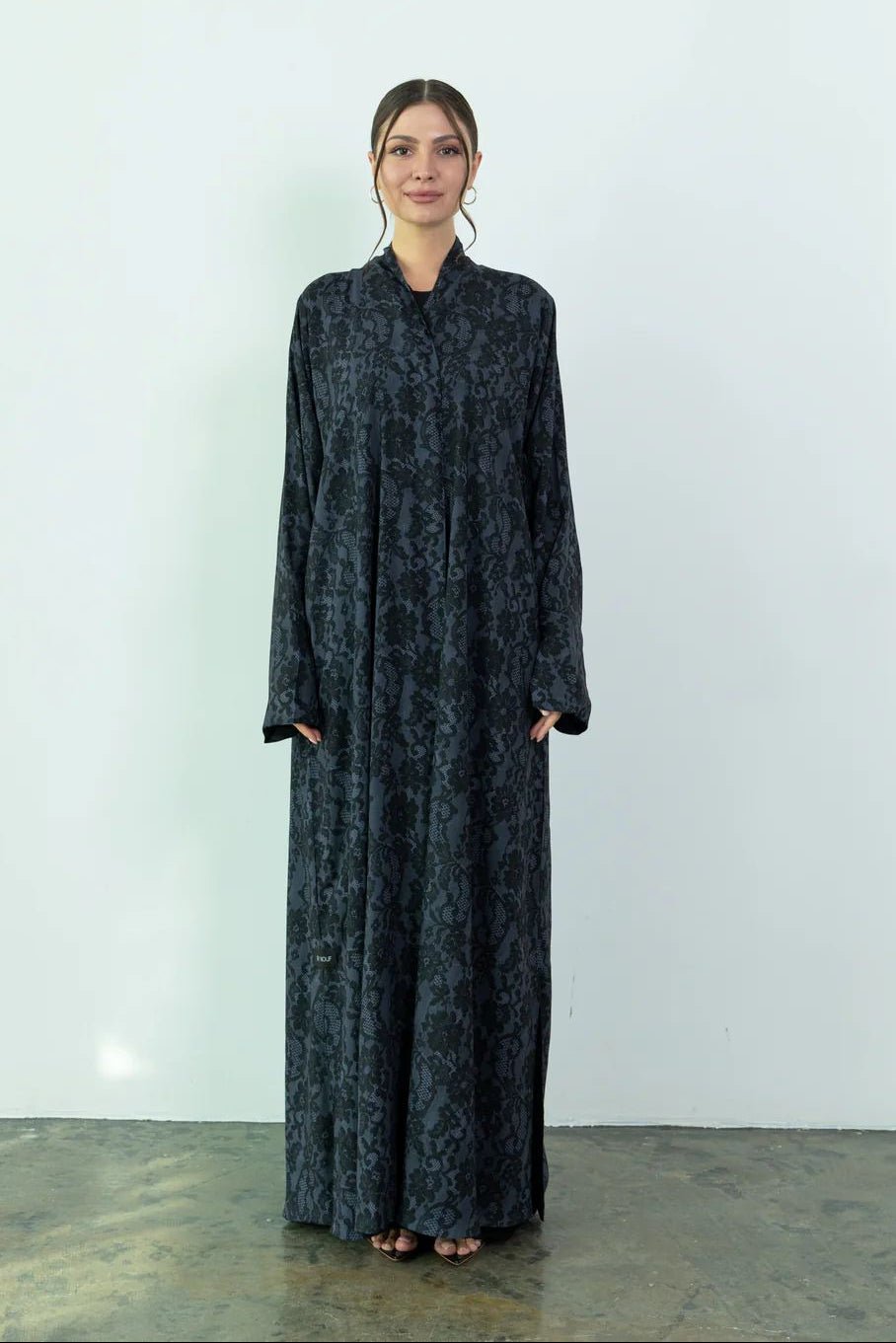 VELVET ROSE ABAYA - BY NOUF - MIRA Y MANO