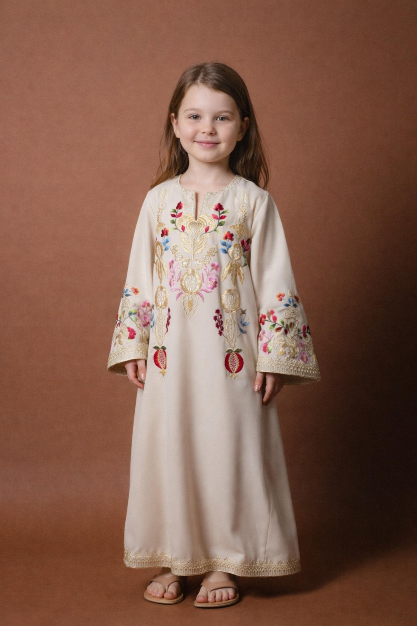 QITAF KAFTAN - CATERPILLAR - MIRA Y MANO