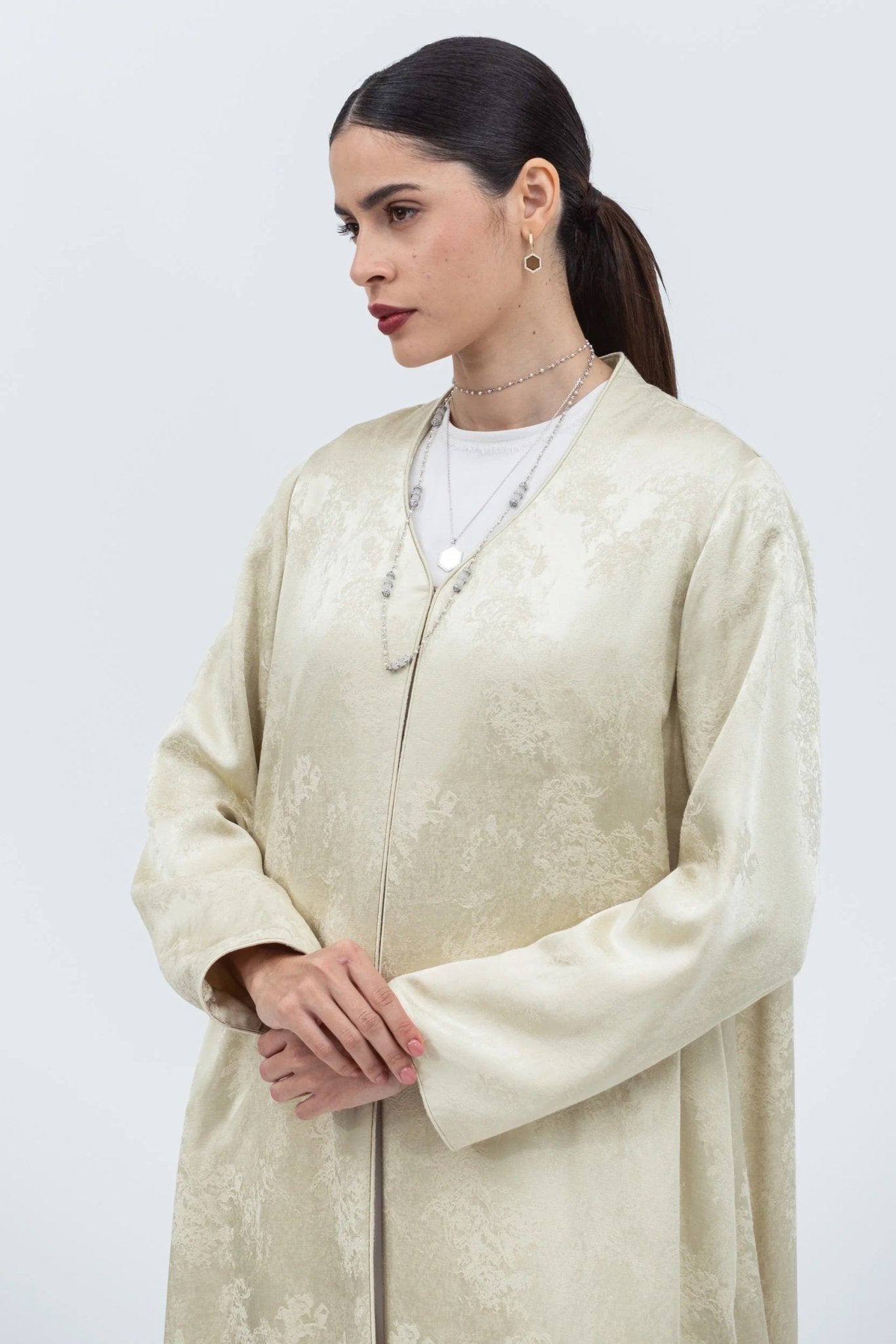 AB - AC - GGRN - JAC ABAYA - CHIKA - MIRA Y MANO