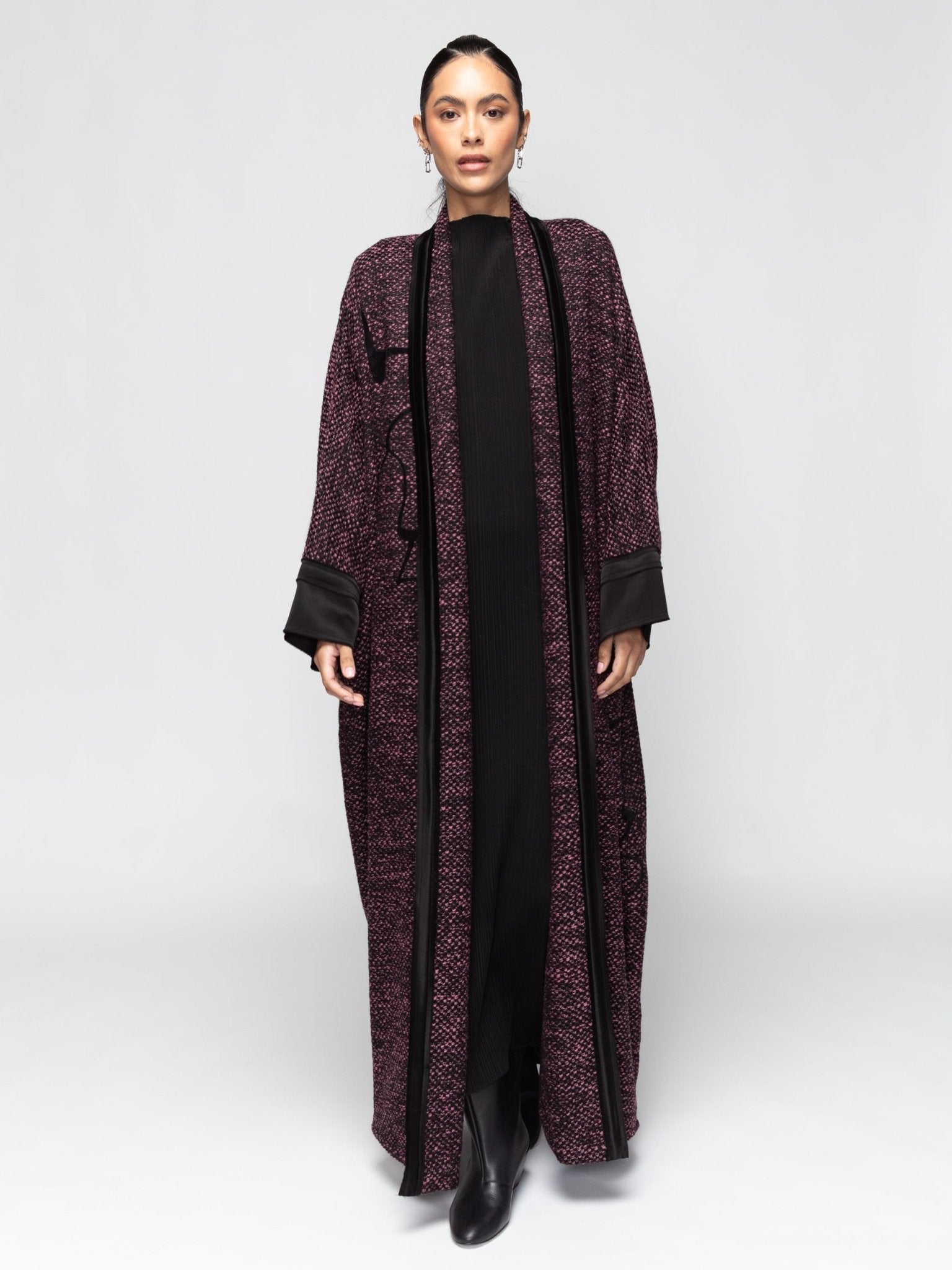 AB - ALP - W5 ABAYA - CHIKA - MIRA Y MANO