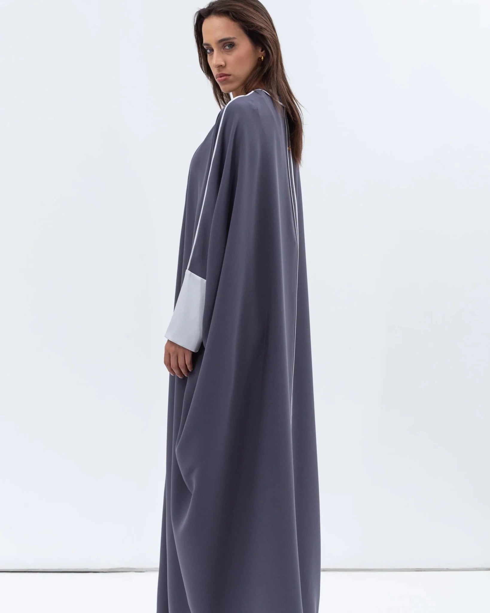 AB-BF-BGRYSH-GSD ABAYA - CHIKA - MIRA Y MANO