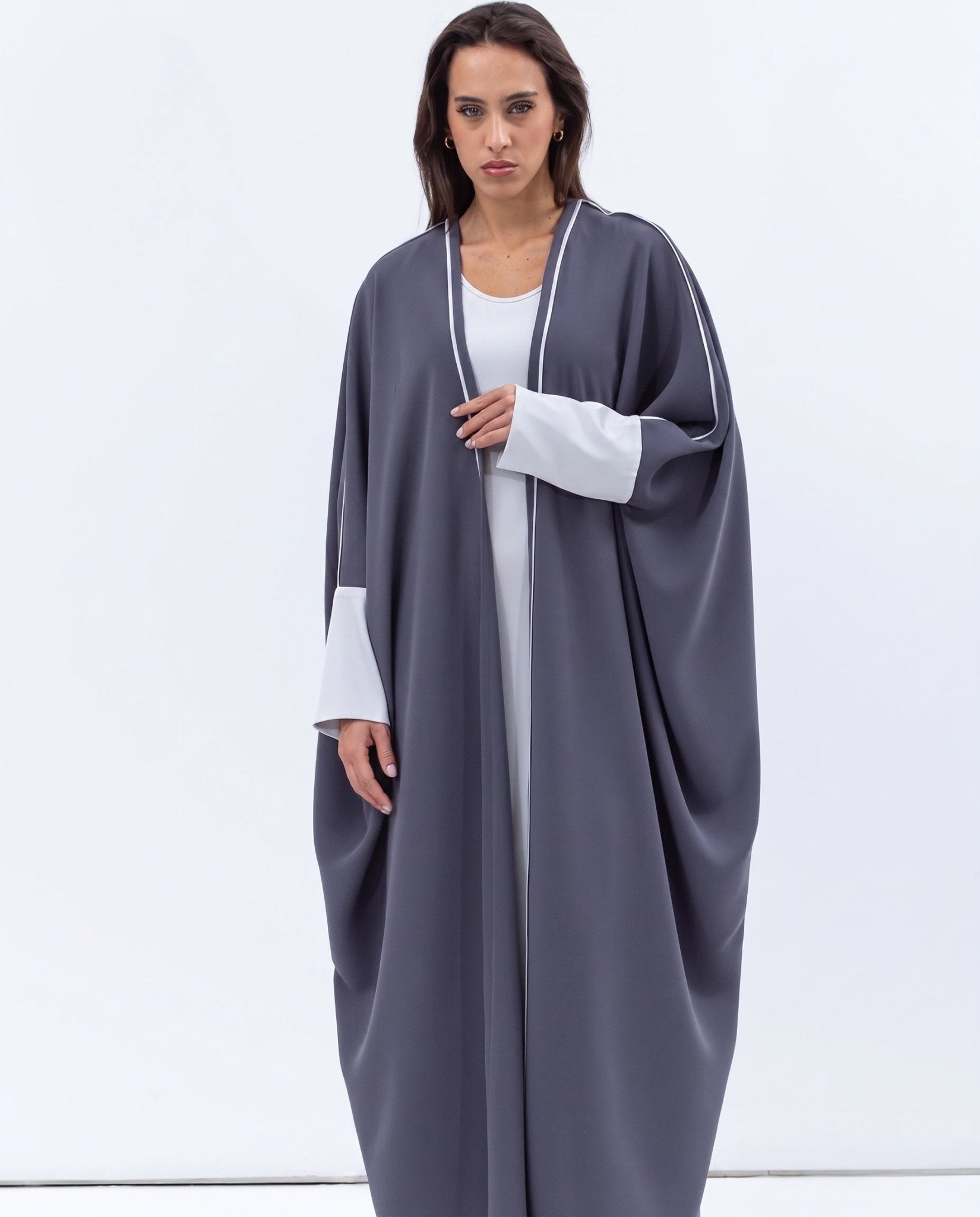 AB-BF-BGRYSH-GSD – Grey Abaya - CHIKA - MIRA Y MANO