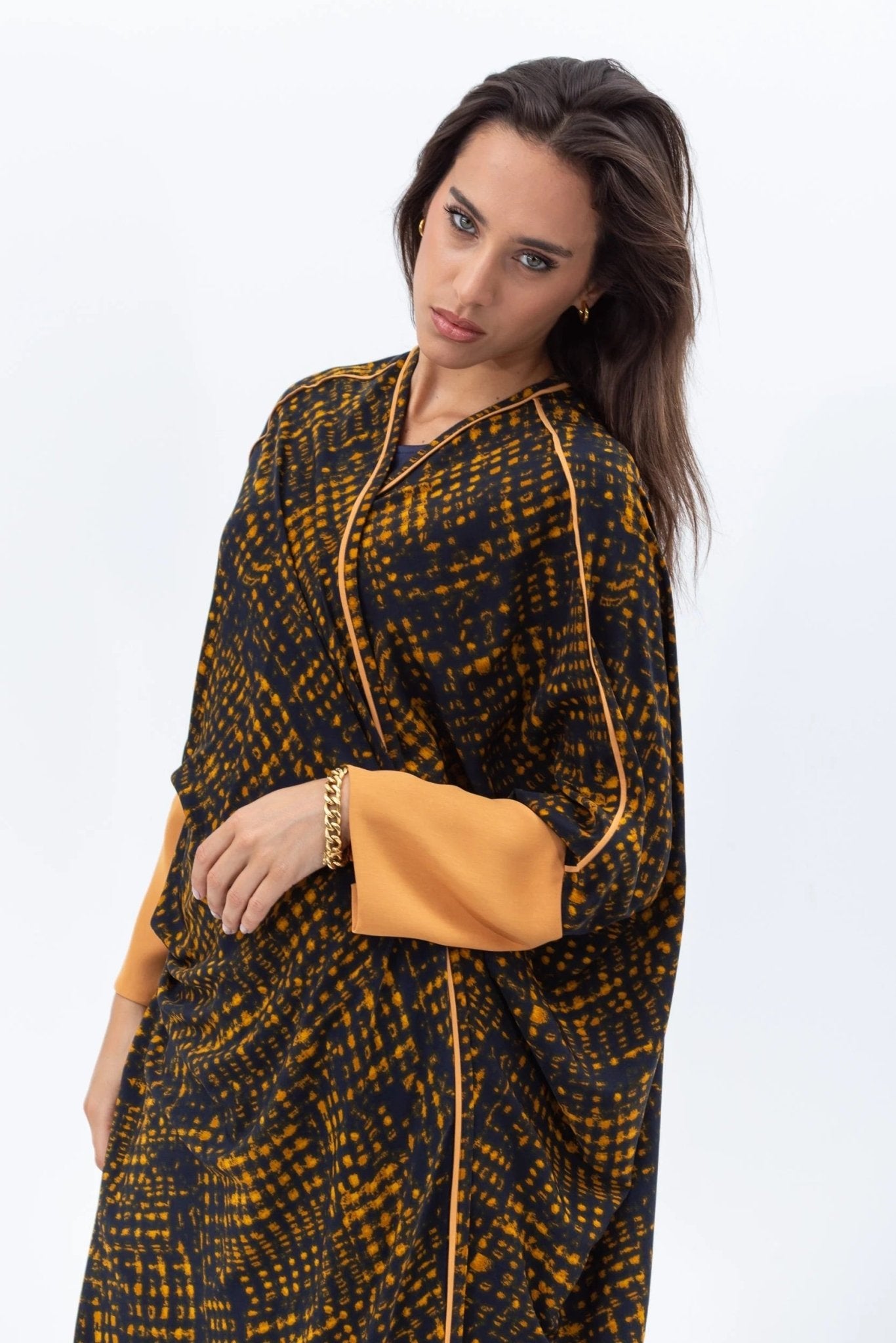 AB - BF - BLK - AM ABAYA - CHIKA - MIRA Y MANO