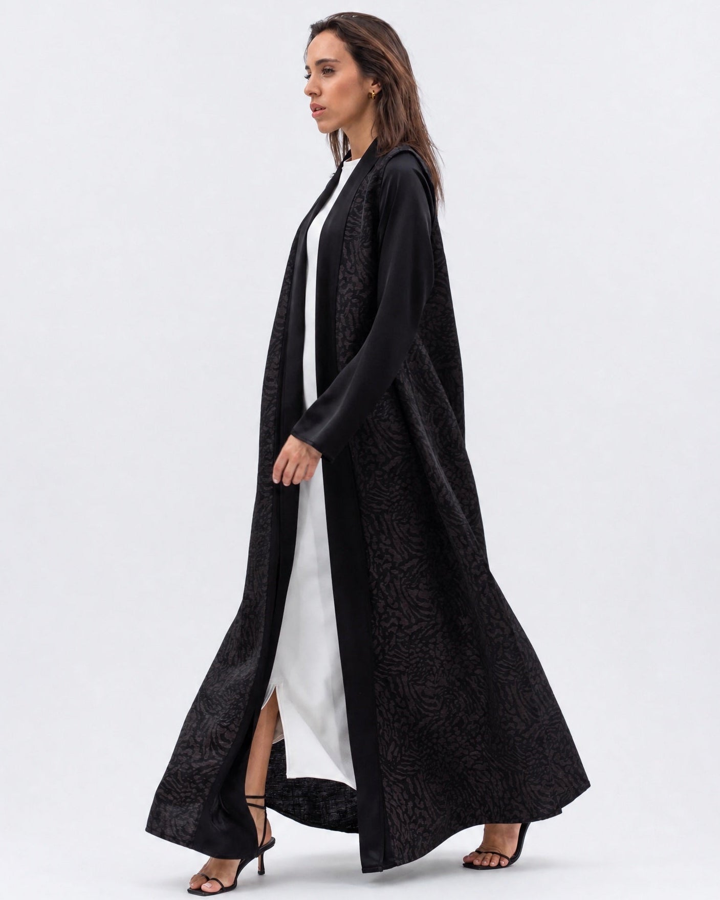 AB-BF-BLK-BGP – Black Abaya - CHIKA - MIRA Y MANO