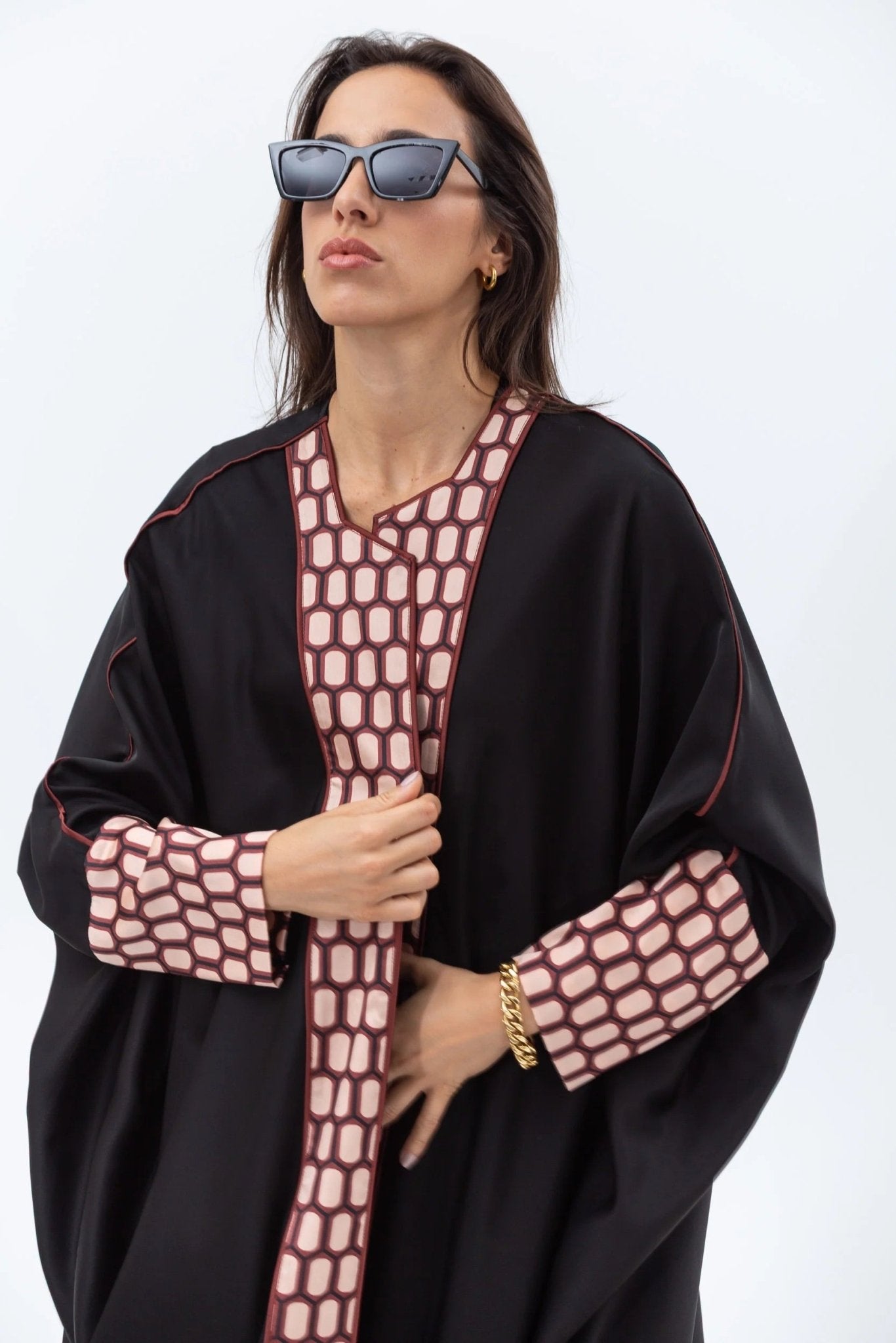 AB - BF - BLK - GP ABAYA - CHIKA - MIRA Y MANO