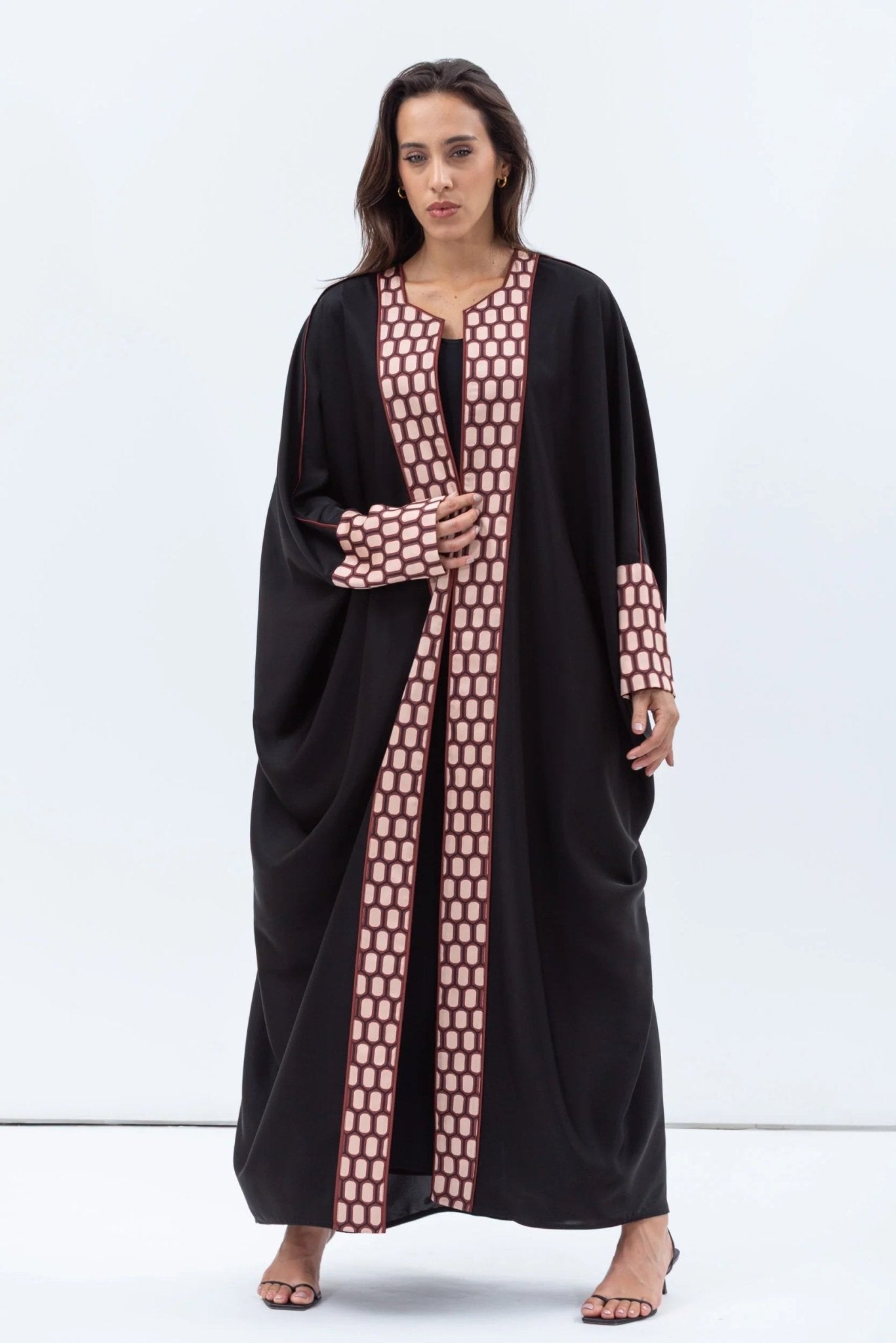 AB - BF - BLK - GP ABAYA - CHIKA - MIRA Y MANO