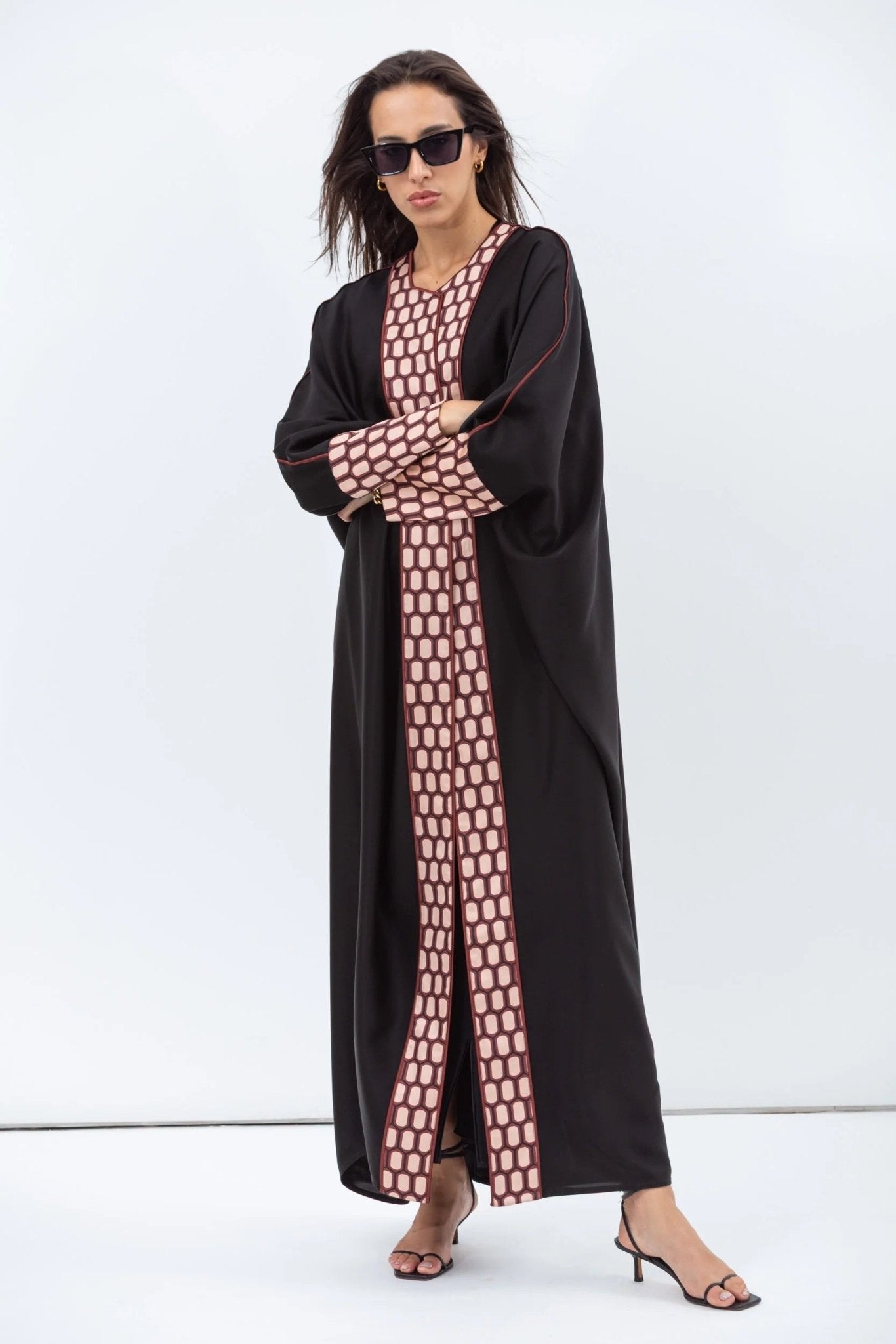 AB - BF - BLK - GP ABAYA - CHIKA - MIRA Y MANO
