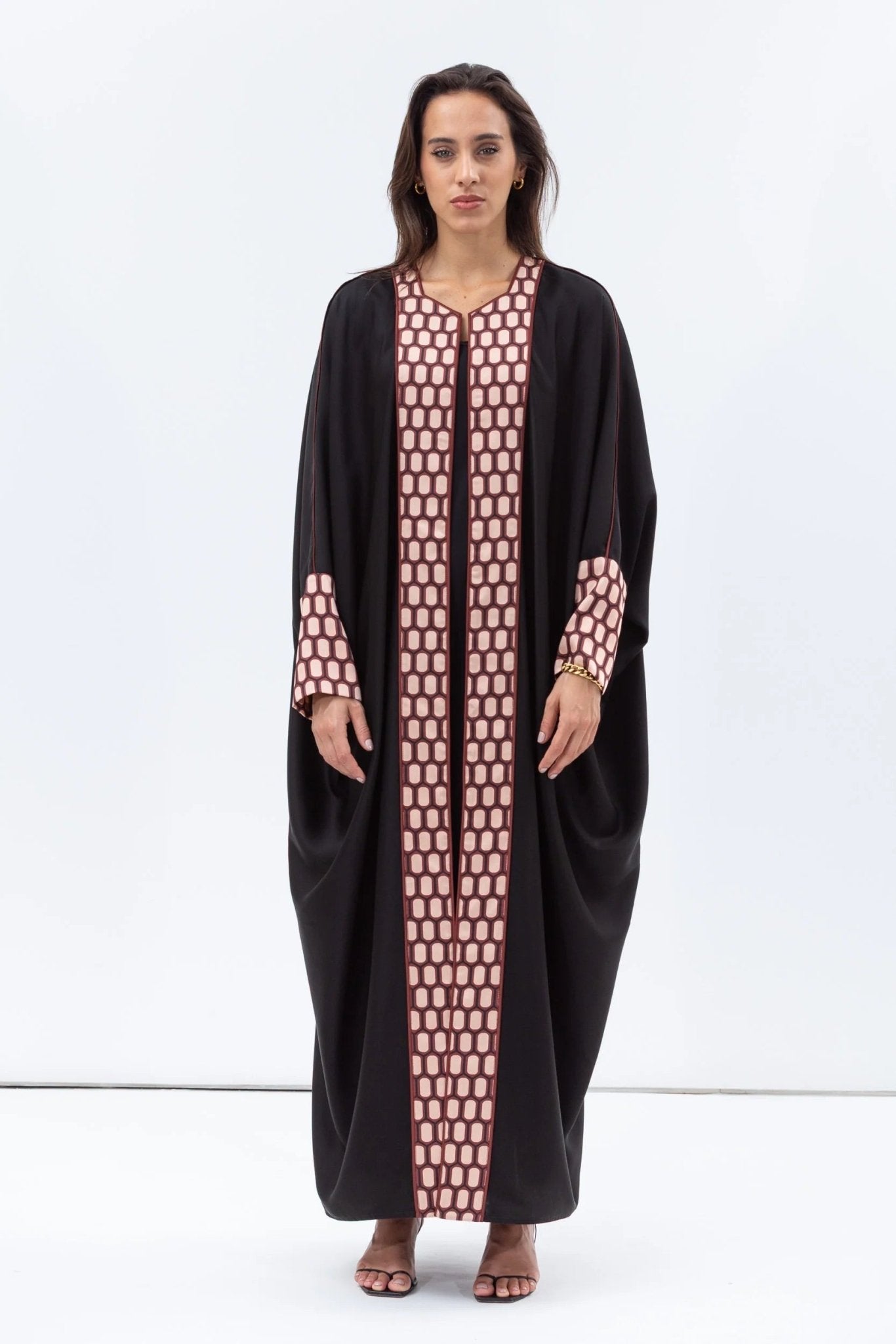 AB - BF - BLK - GP ABAYA - CHIKA - MIRA Y MANO