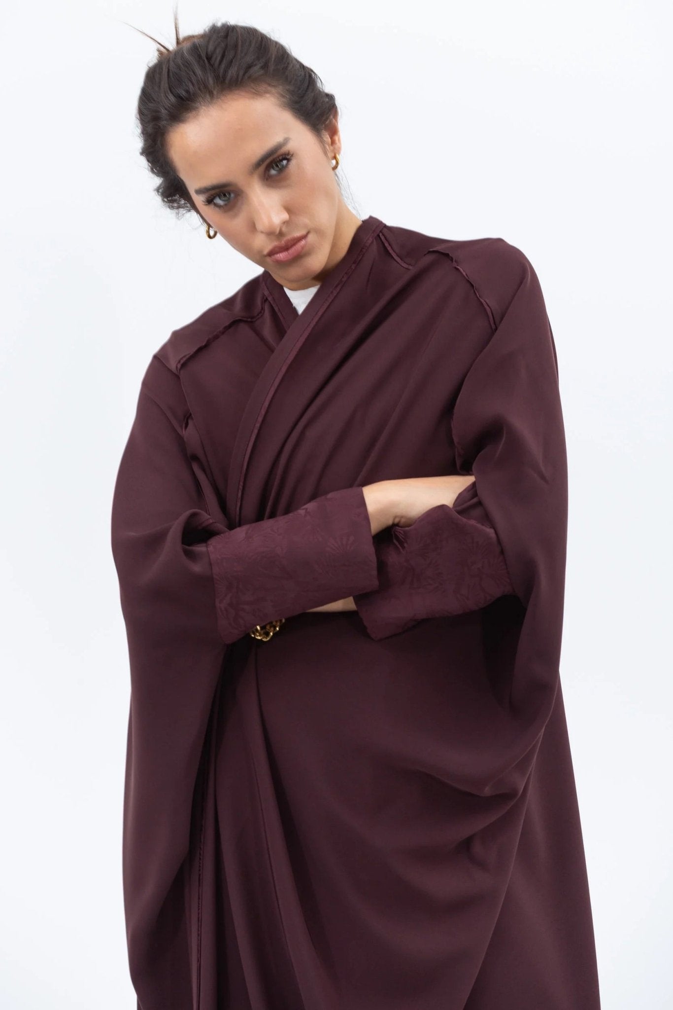AB-BF-BRG ABAYA - CHIKA - MIRA Y MANO