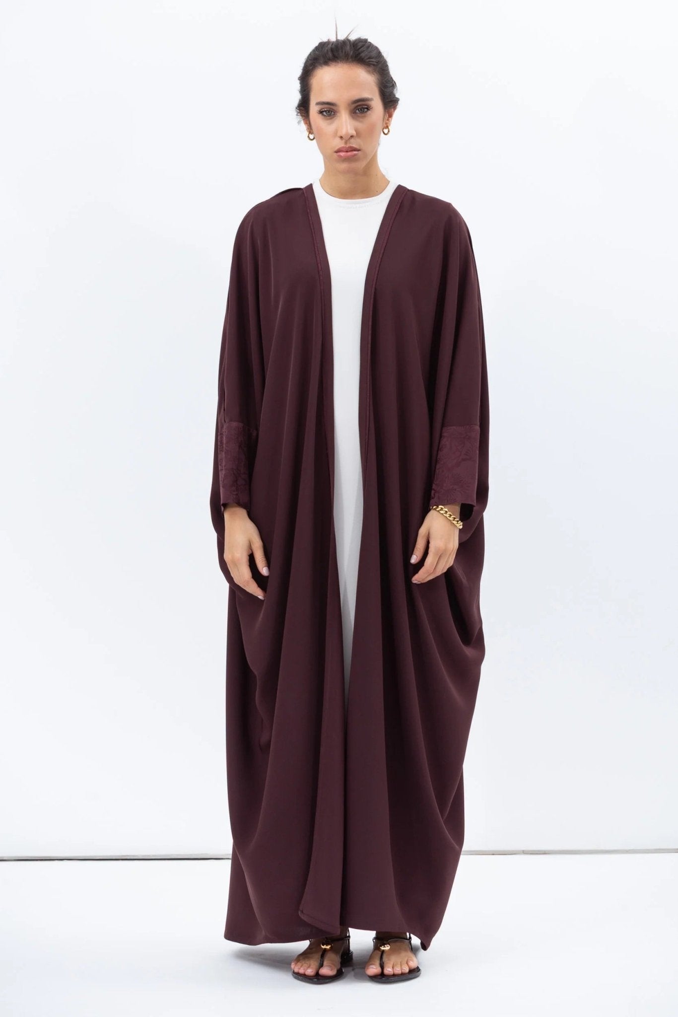 AB-BF-BRG ABAYA - CHIKA - MIRA Y MANO