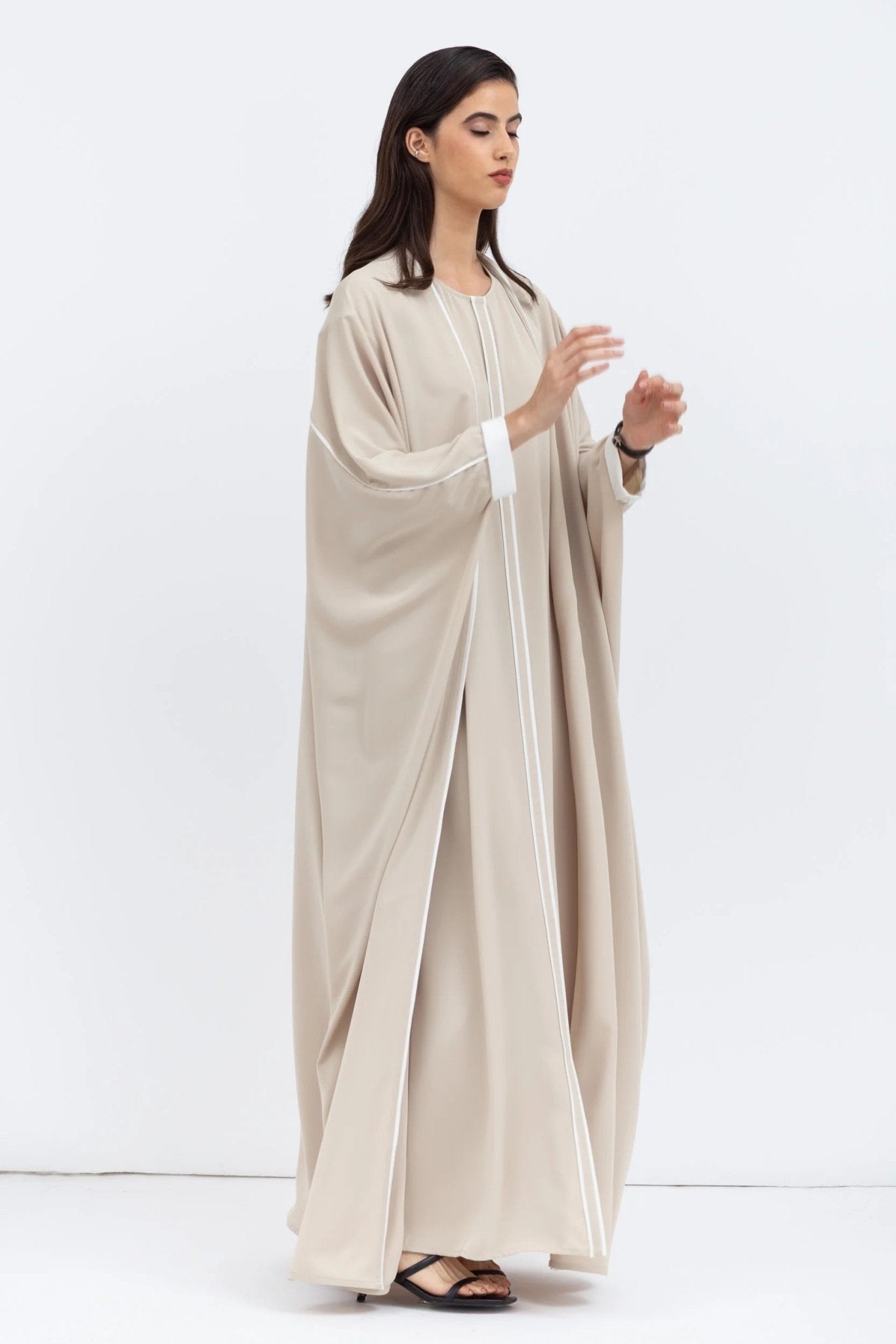 AB-BF-CRM ABAYA - CHIKA - MIRA Y MANO