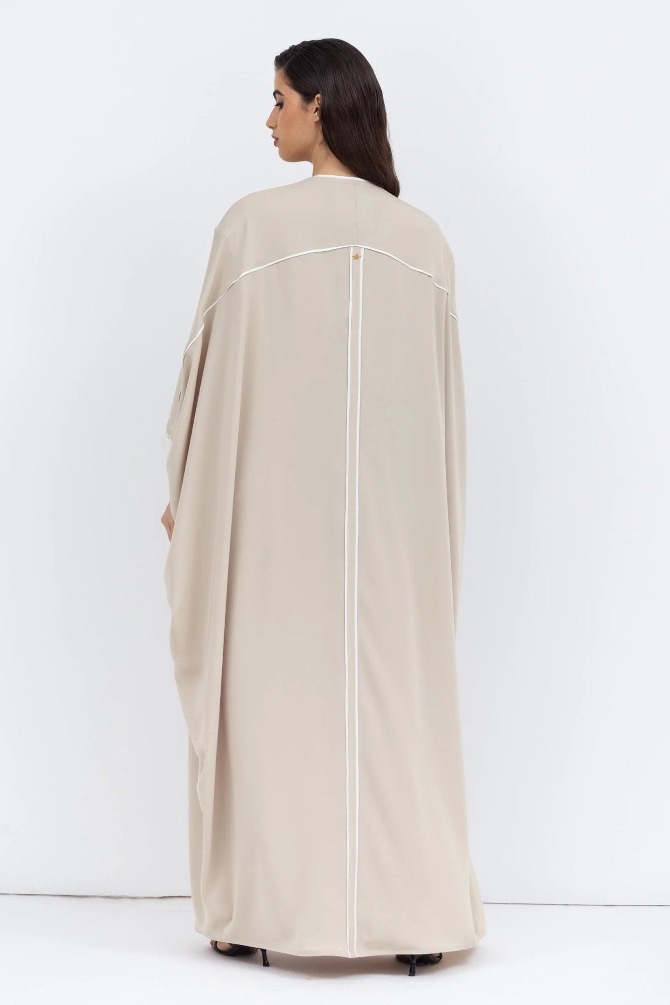 AB-BF-CRM ABAYA - CHIKA - MIRA Y MANO