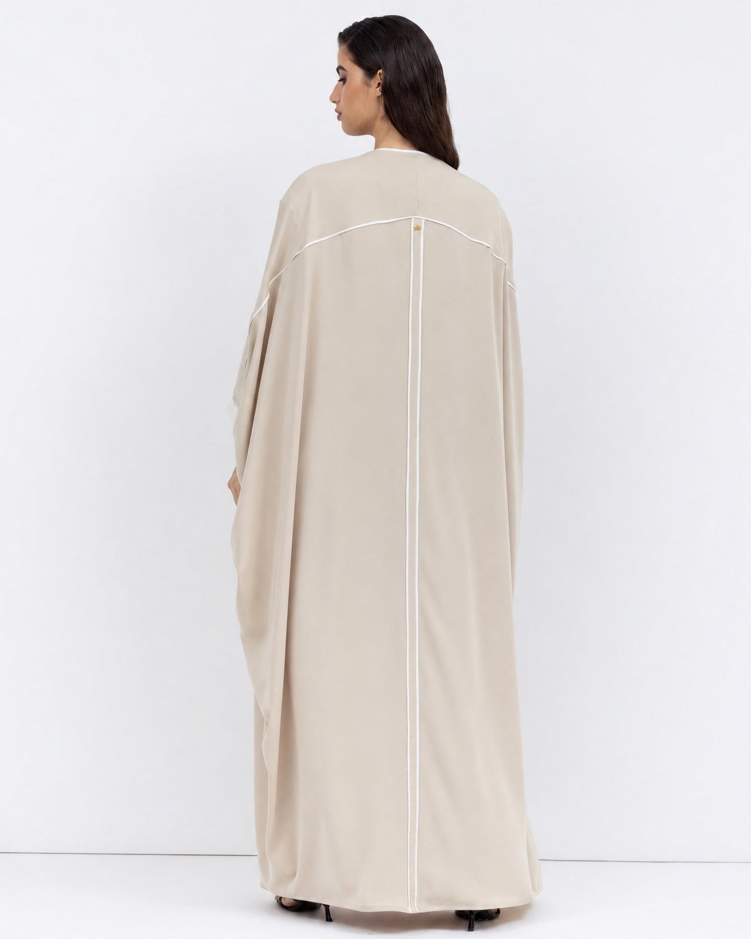 AB-BF-CRM – Beige Crepe Abaya - CHIKA - MIRA Y MANO