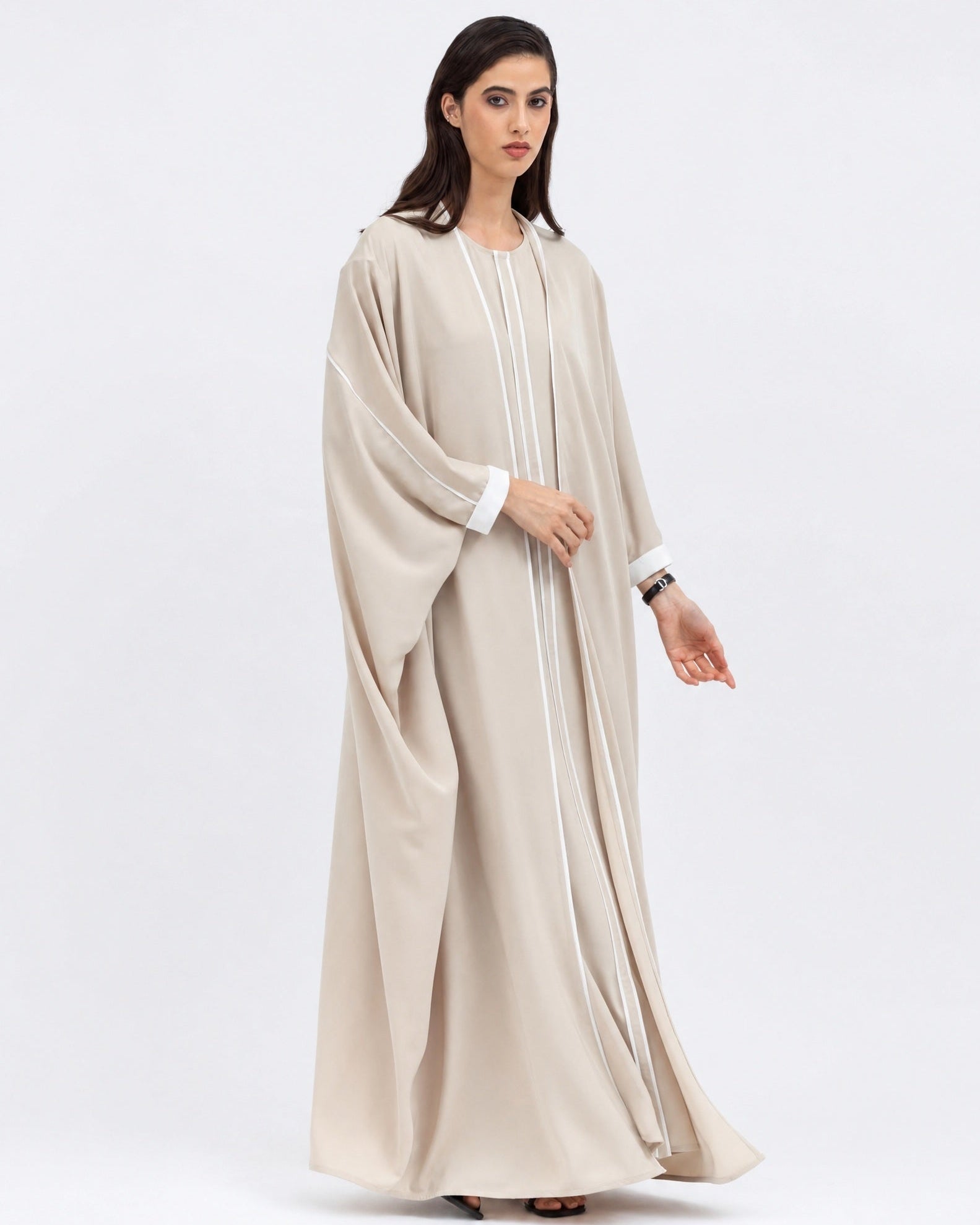 AB-BF-CRM – Beige Crepe Abaya - CHIKA - MIRA Y MANO