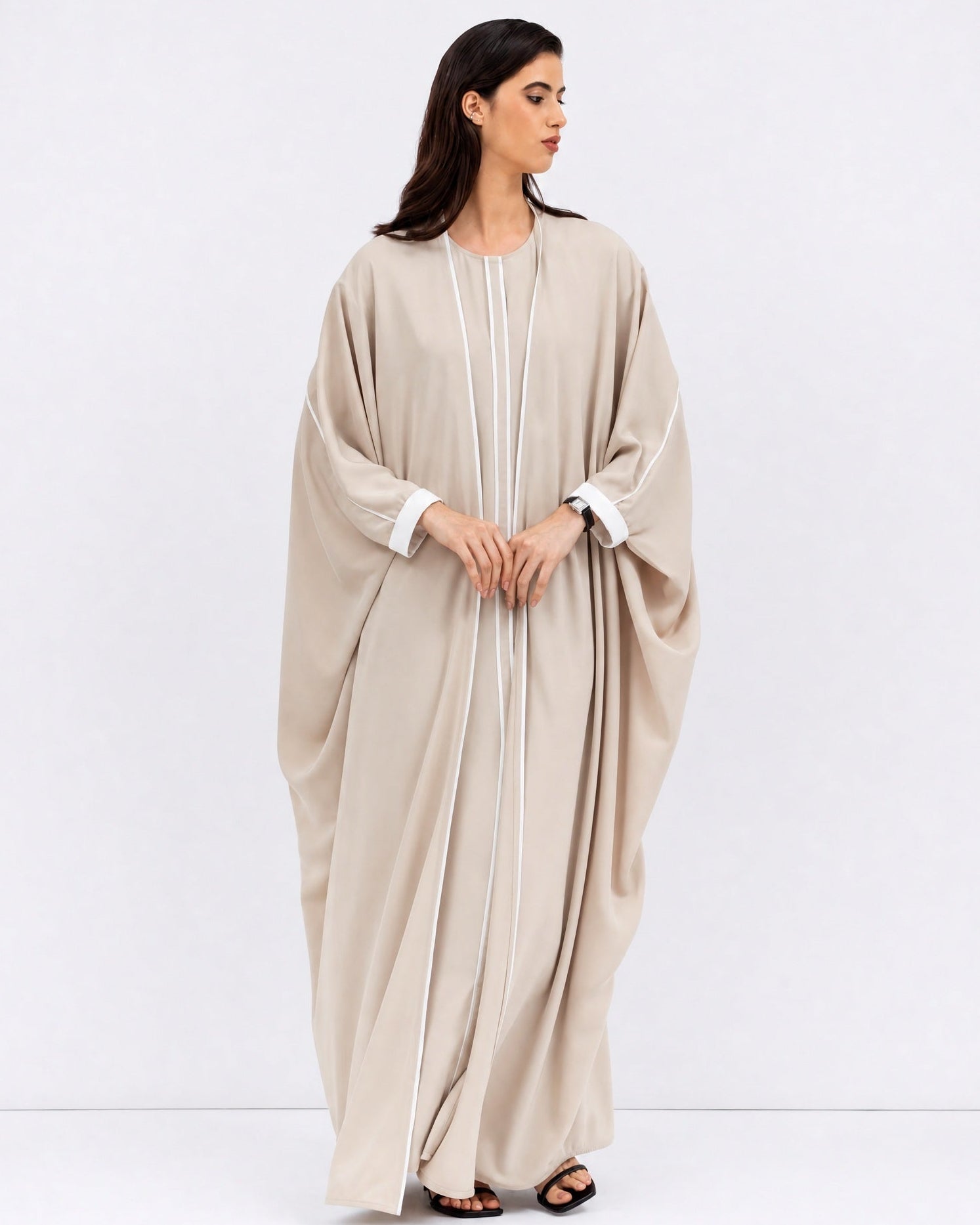 AB-BF-CRM – Beige Crepe Abaya - CHIKA - MIRA Y MANO