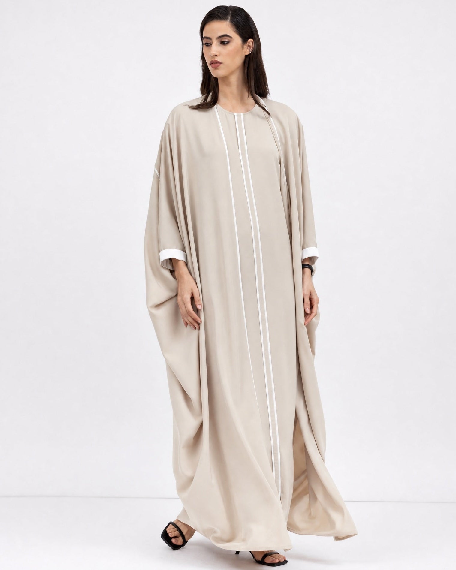 AB-BF-CRM – Beige Crepe Abaya - CHIKA - MIRA Y MANO