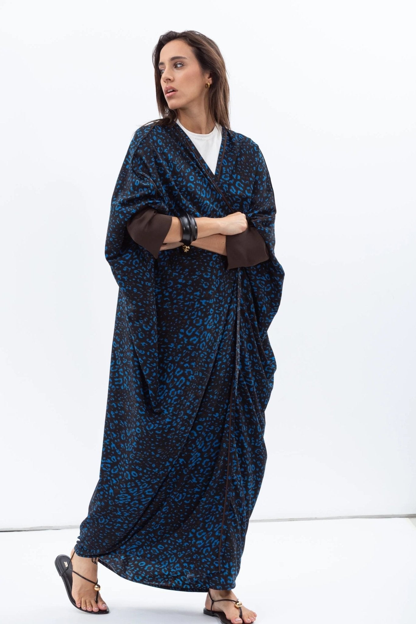 AB - BF - LCF - BLU - BRN ABAYA - CHIKA - MIRA Y MANO