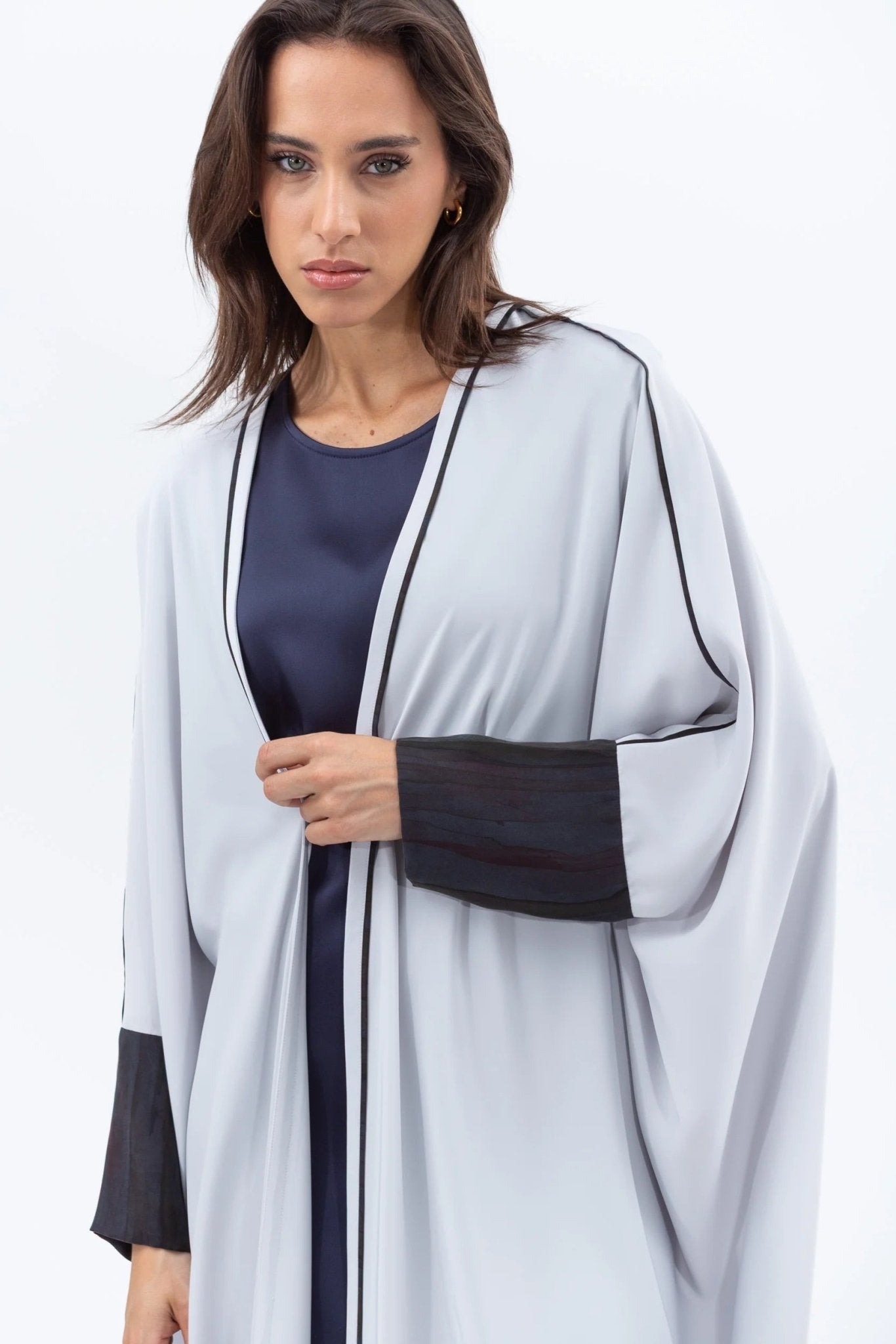 AB - BF - LGR - DMD ABAYA - CHIKA - MIRA Y MANO