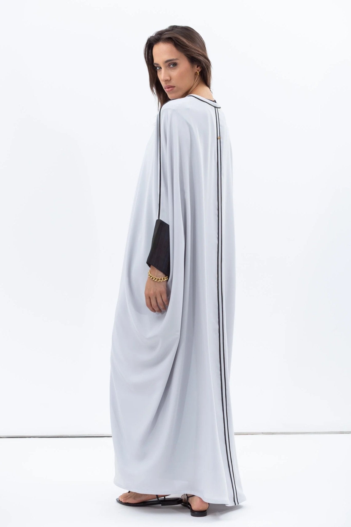 AB - BF - LGR - DMD ABAYA - CHIKA - MIRA Y MANO
