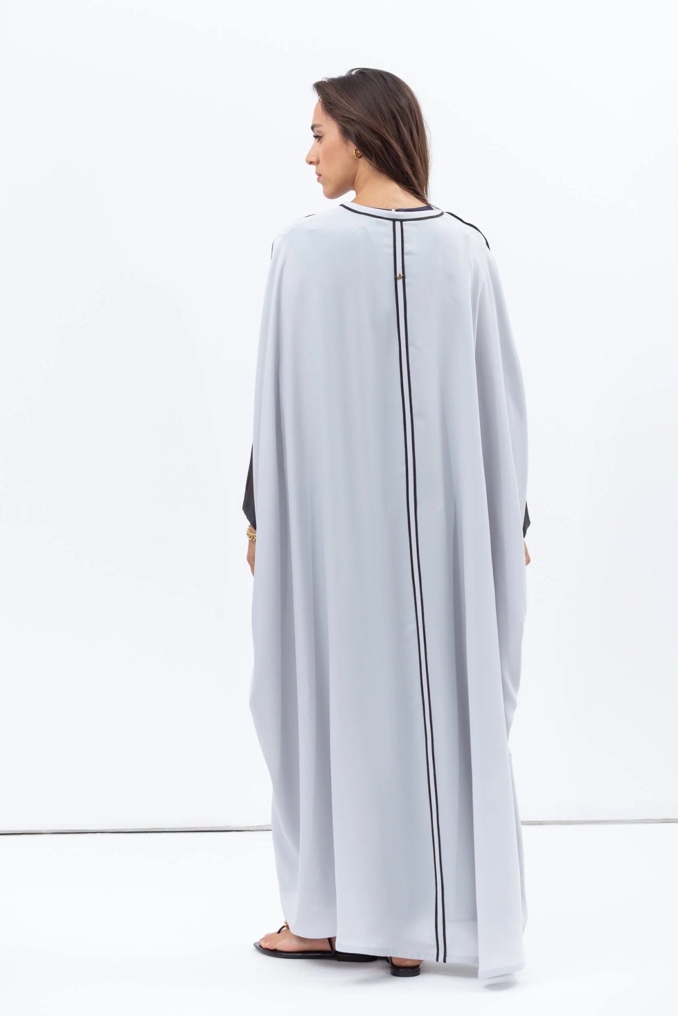 AB - BF - LGR - DMD ABAYA - CHIKA - MIRA Y MANO
