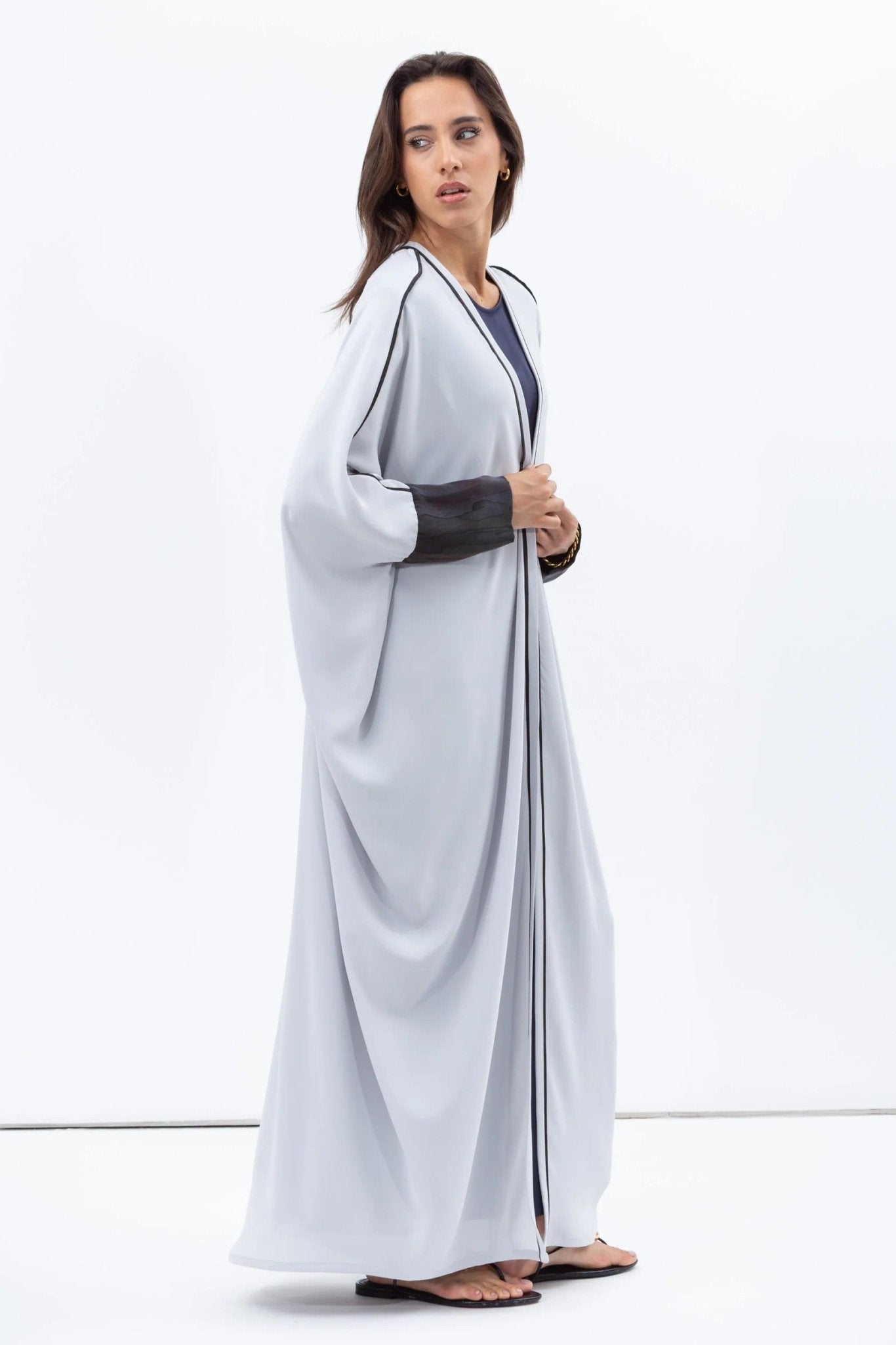 AB - BF - LGR - DMD ABAYA - CHIKA - MIRA Y MANO