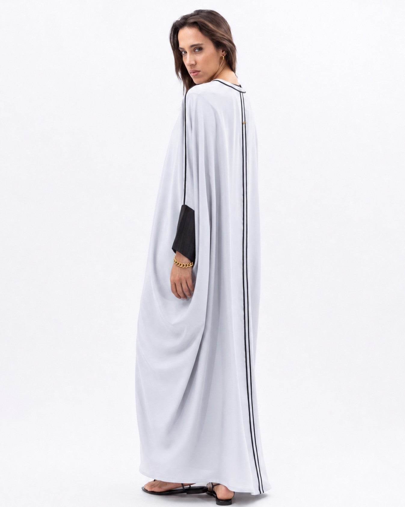 AB-BF-LGR-DMD – Grey Crepe Abaya - CHIKA - MIRA Y MANO