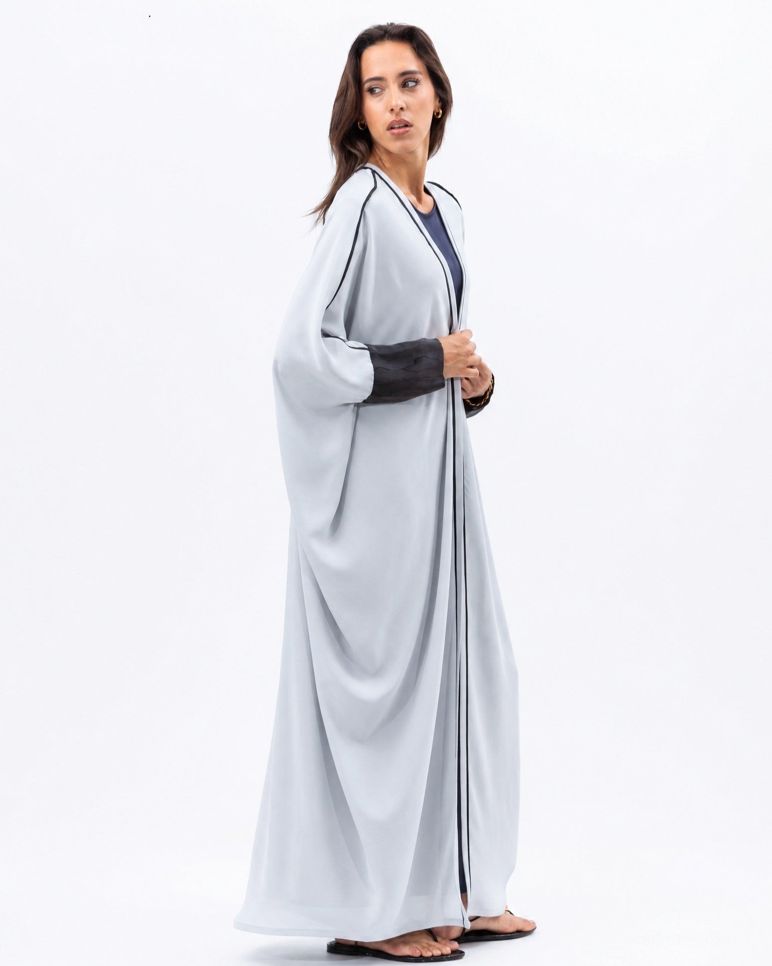 AB-BF-LGR-DMD – Grey Crepe Abaya - CHIKA - MIRA Y MANO