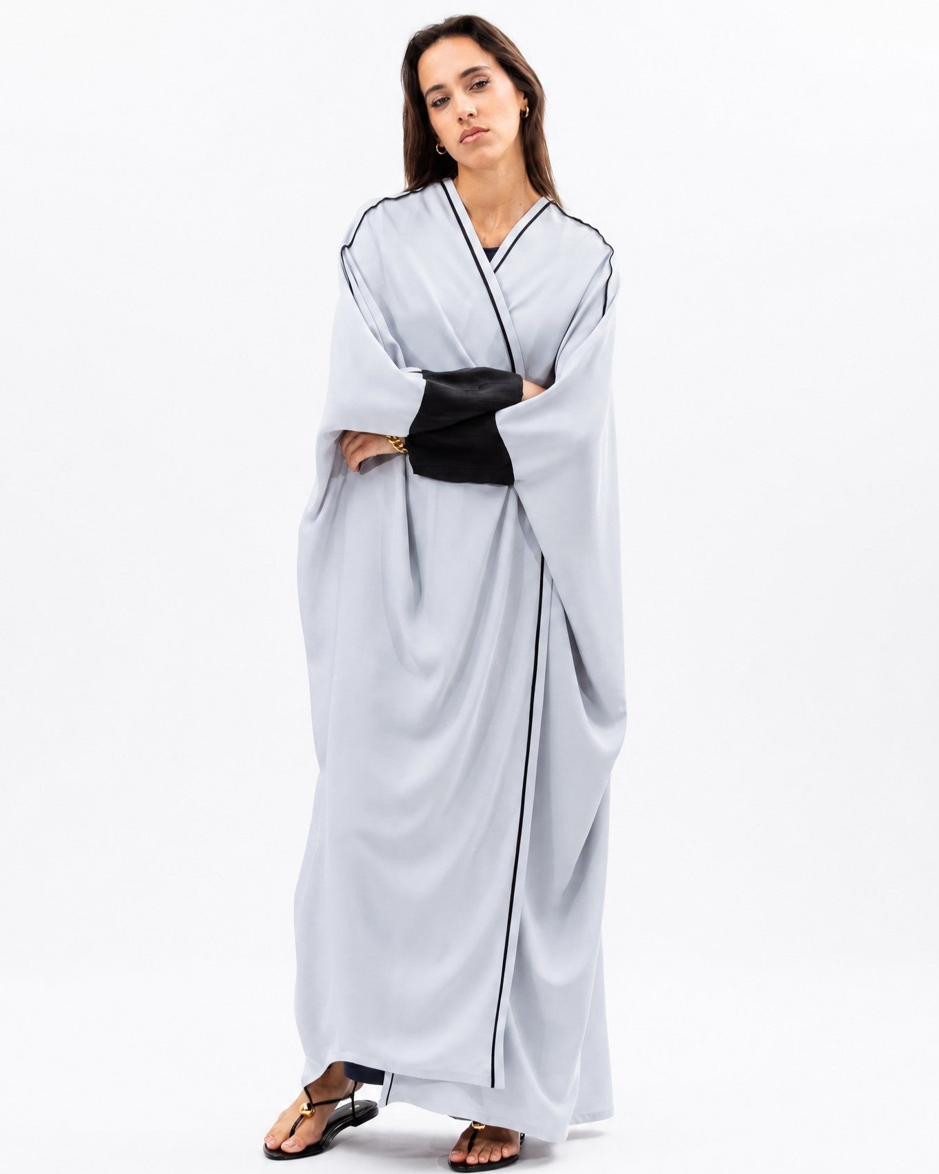 AB-BF-LGR-DMD – Grey Crepe Abaya - CHIKA - MIRA Y MANO