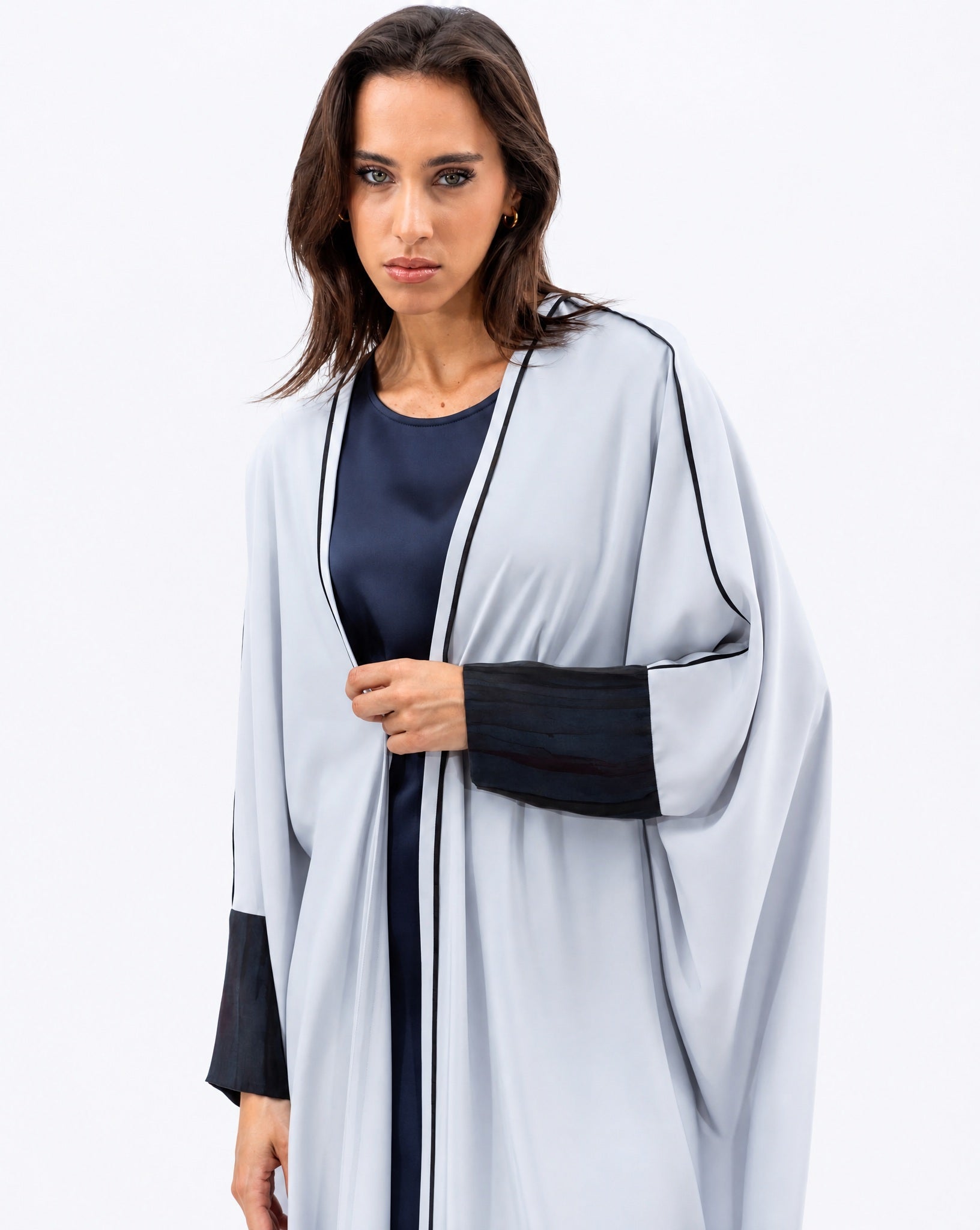 AB-BF-LGR-DMD – Grey Crepe Abaya - CHIKA - MIRA Y MANO