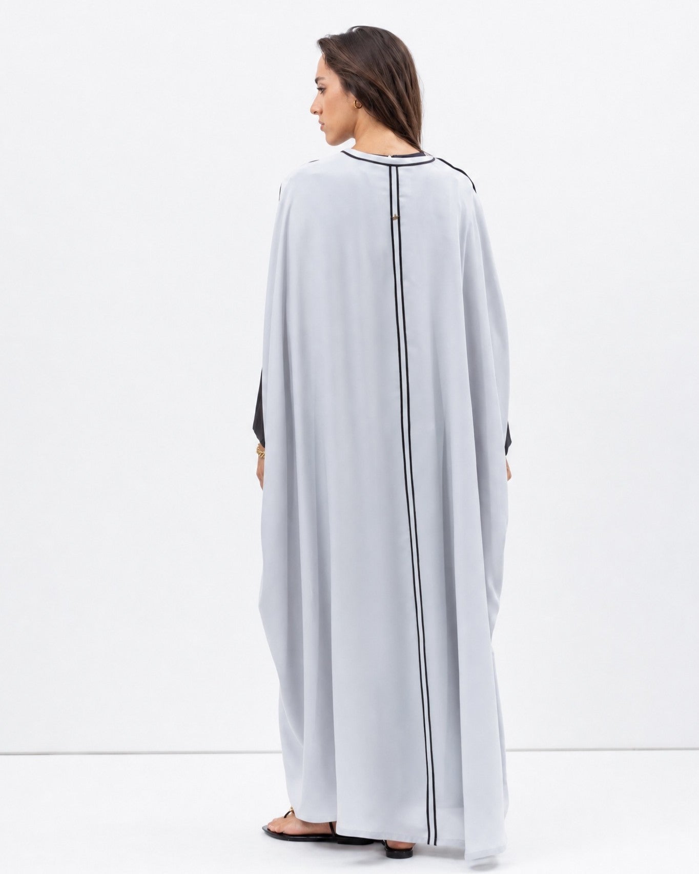 AB-BF-LGR-DMD – Grey Crepe Abaya - CHIKA - MIRA Y MANO