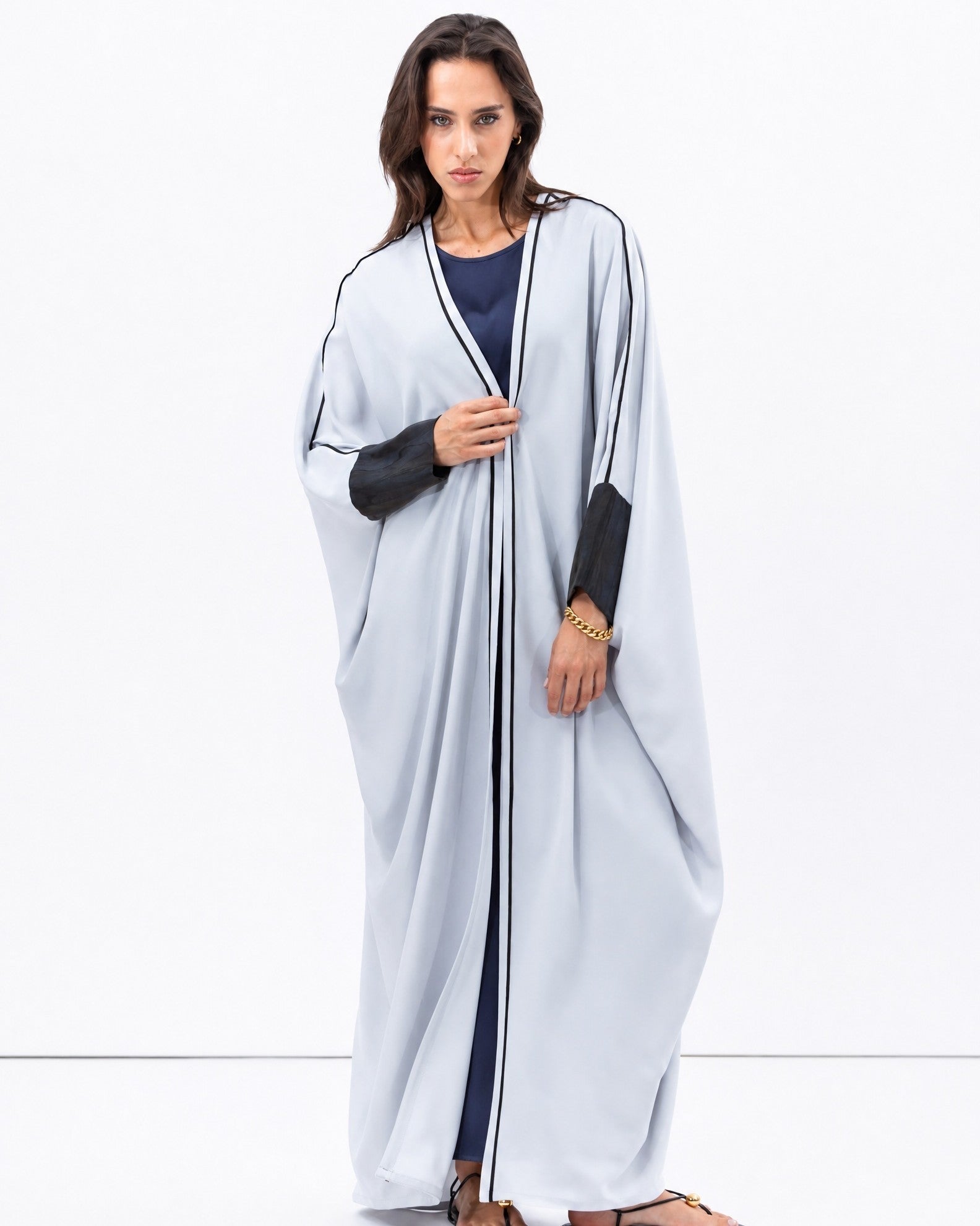 AB-BF-LGR-DMD – Grey Crepe Abaya - CHIKA - MIRA Y MANO
