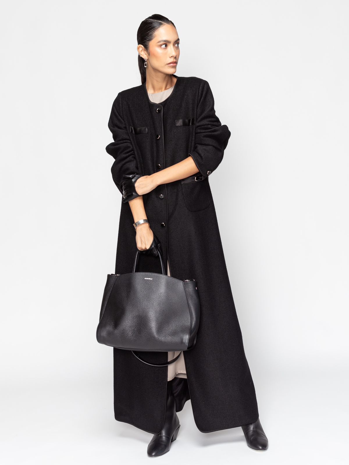 AB - ELG - BLK22 ABAYA - MIRA Y MANO