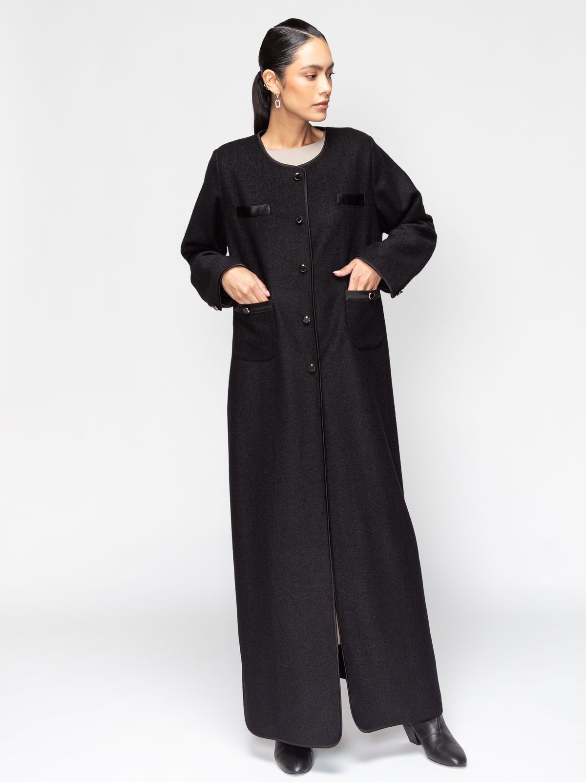 AB - ELG - BLK22 ABAYA - CHIKA - MIRA Y MANO