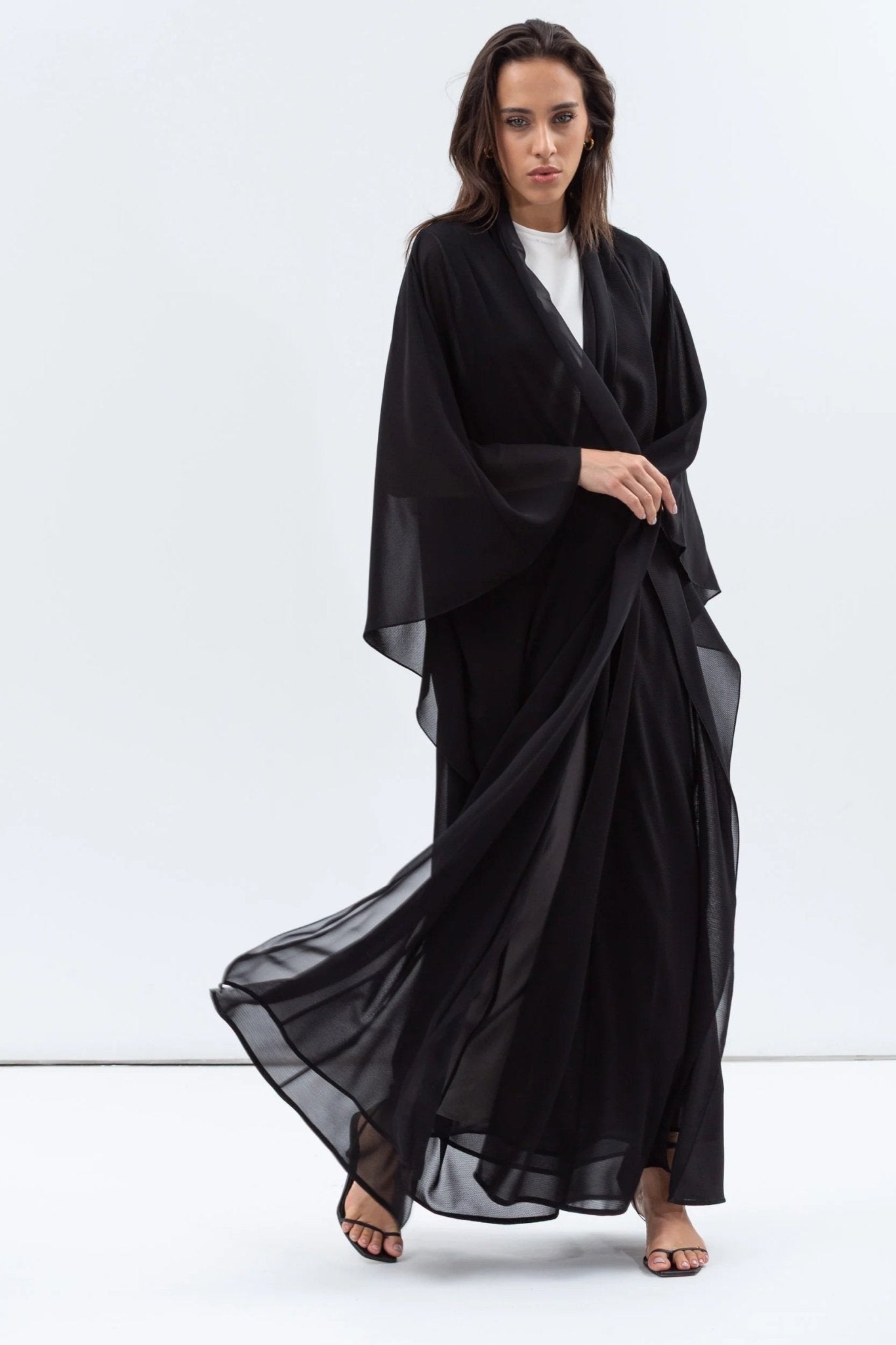 AB-FL-2LYR-CHKBLK ABAYA - CHIKA - MIRA Y MANO