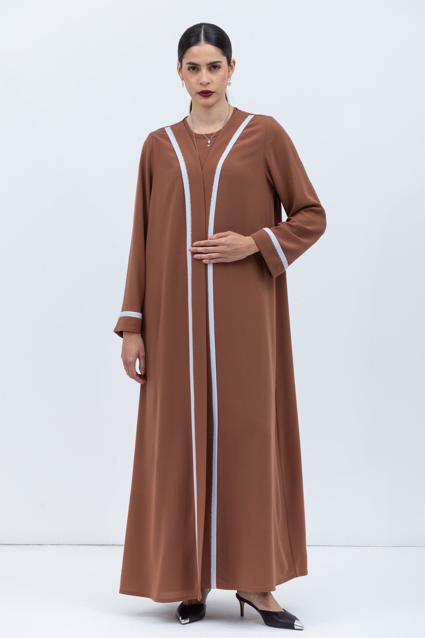 AB - FL - CRM - BRN ABAYA - CHIKA - MIRA Y MANO