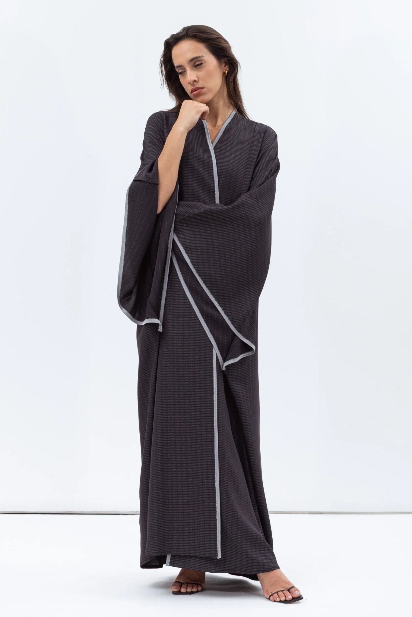 AB - FL - GRYBLK - GP ABAYA - CHIKA - MIRA Y MANO