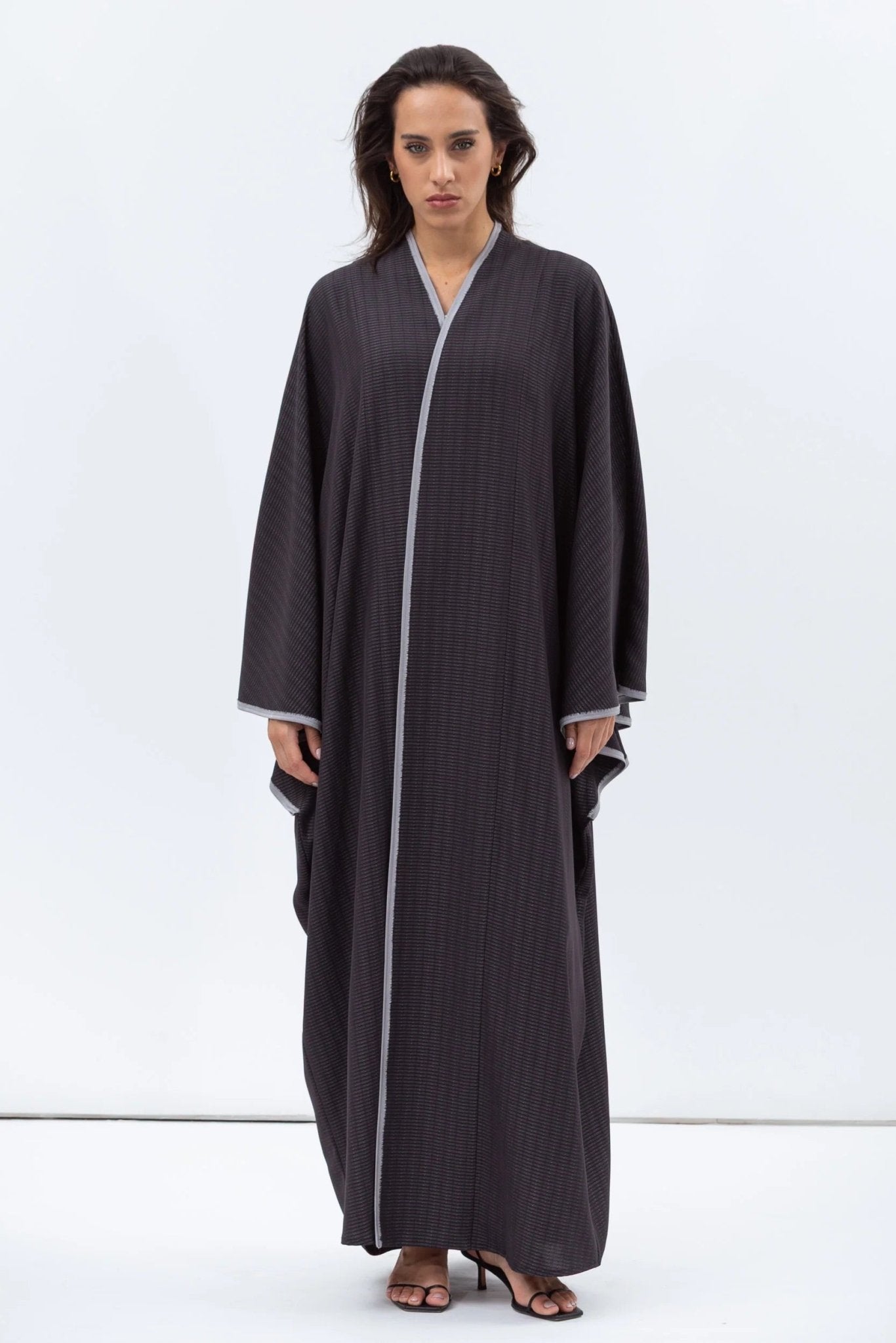 AB - FL - GRYBLK - GP ABAYA - CHIKA - MIRA Y MANO