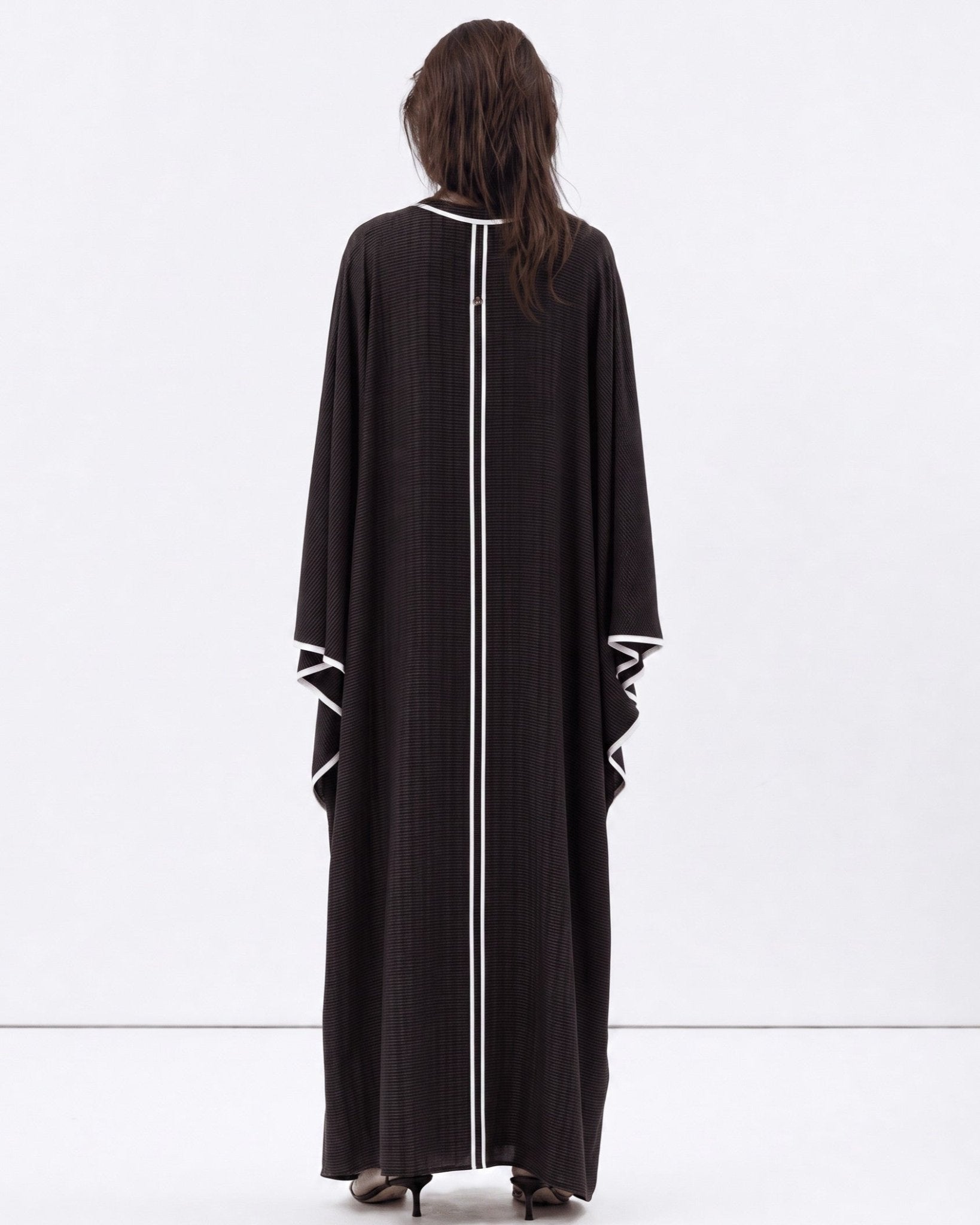 AB-FL-GRYBLK-GP – Black Abaya - CHIKA - MIRA Y MANO